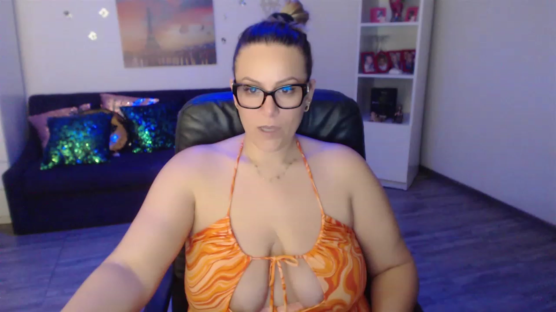 Gallery image thumbnail from A_baby_Boo's myfreecams stream on, 02/09/2023, 21:17 image 7 of 20