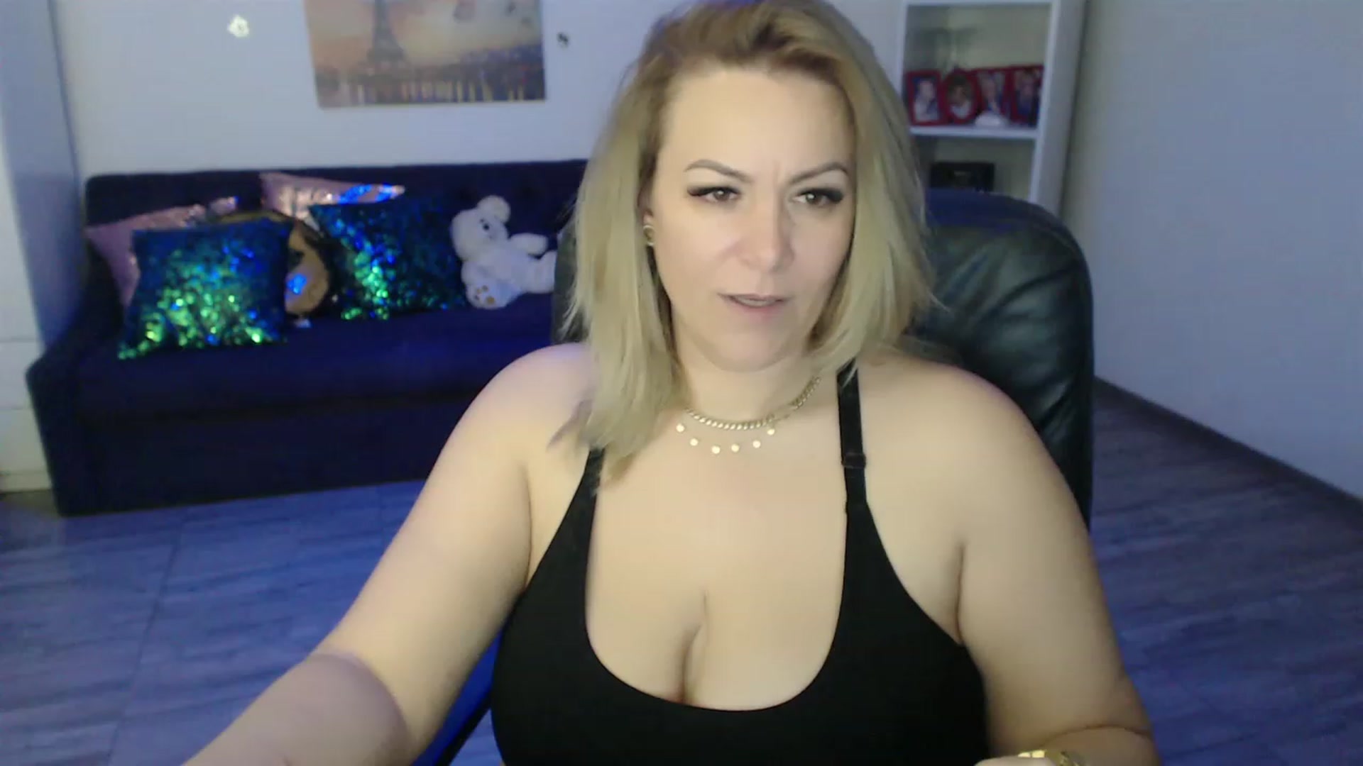 Gallery image thumbnail from A_baby_Boo's myfreecams stream on, 02/12/2023, 21:51 image 13 of 20