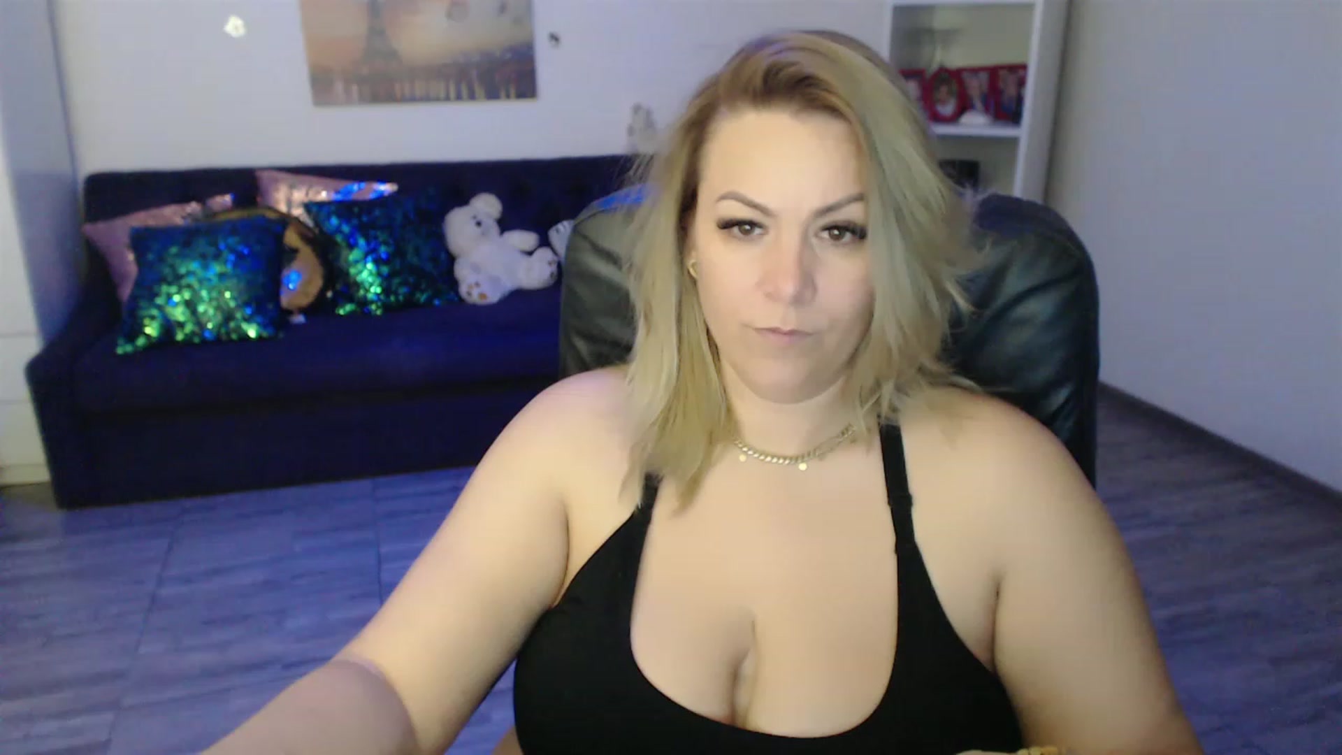 Gallery image thumbnail from A_baby_Boo's myfreecams stream on, 02/12/2023, 21:51 image 18 of 20