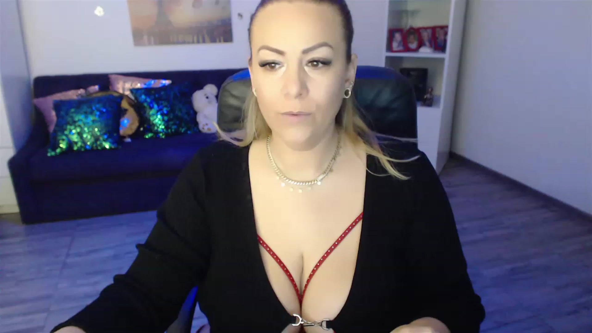 Gallery image thumbnail from A_baby_Boo's myfreecams stream on, 02/13/2023, 13:40 image 9 of 20
