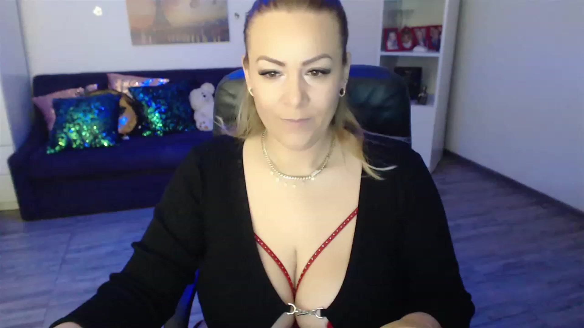 Gallery image thumbnail from A_baby_Boo's myfreecams stream on, 02/13/2023, 13:40 image 16 of 20