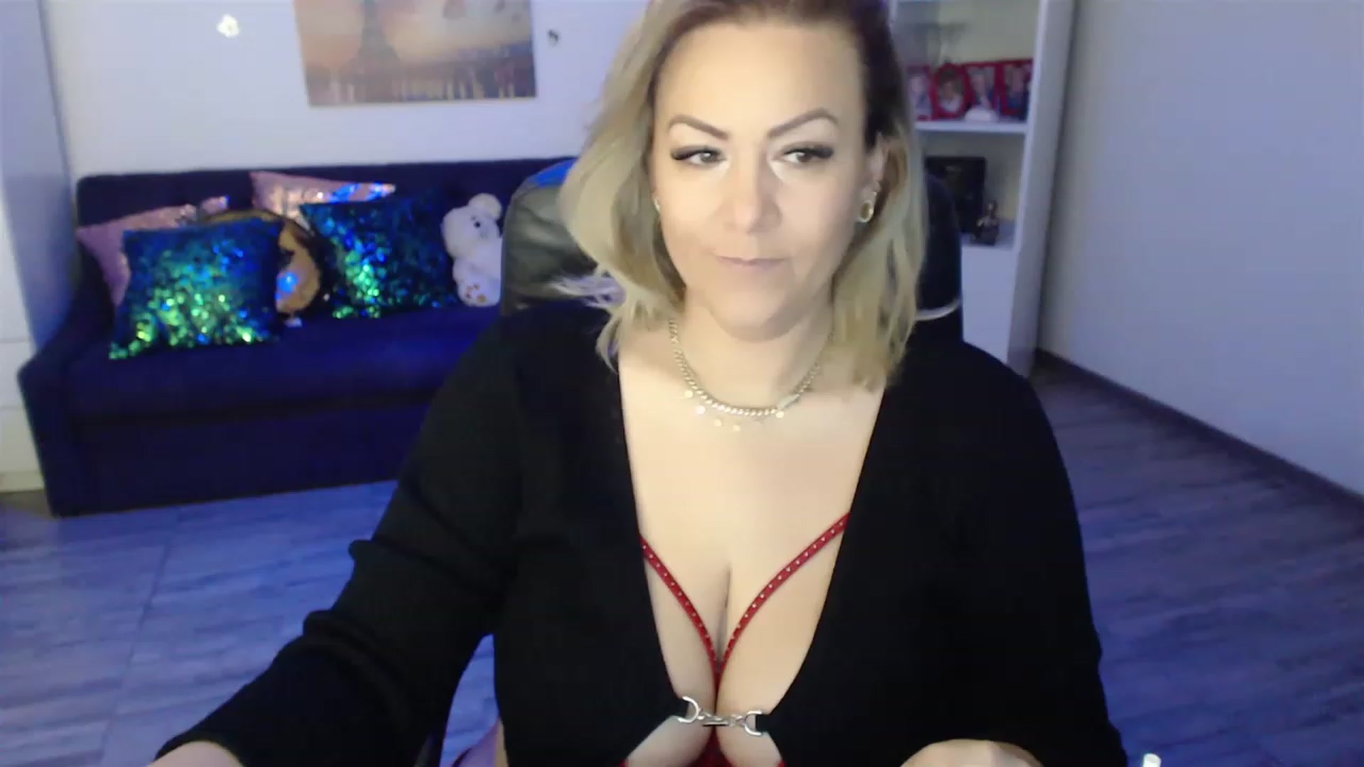 Gallery image thumbnail from A_baby_Boo's myfreecams stream on, 02/13/2023, 13:40 image 3 of 20