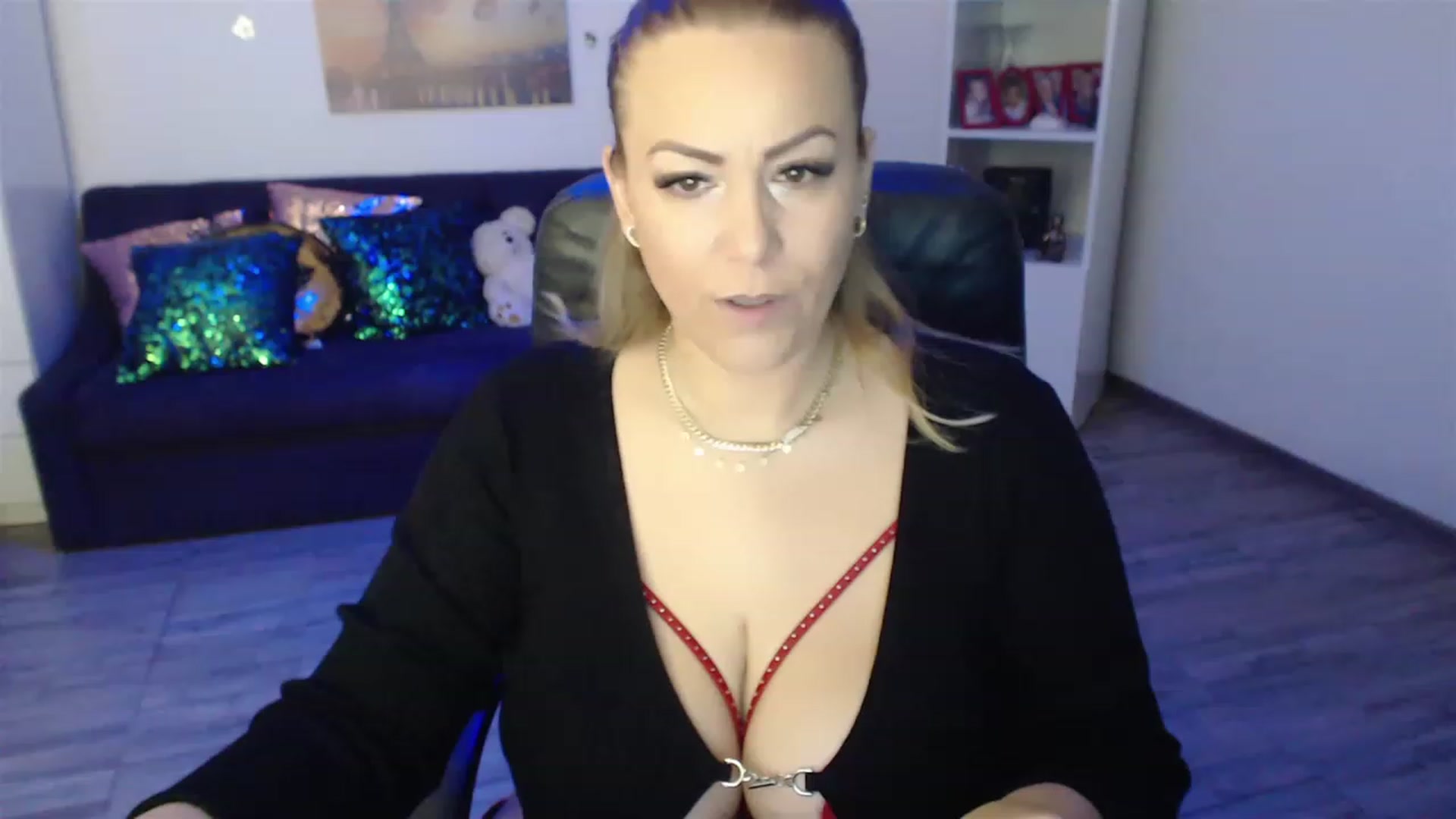 Gallery image thumbnail from A_baby_Boo's myfreecams stream on, 02/13/2023, 13:40 image 15 of 20