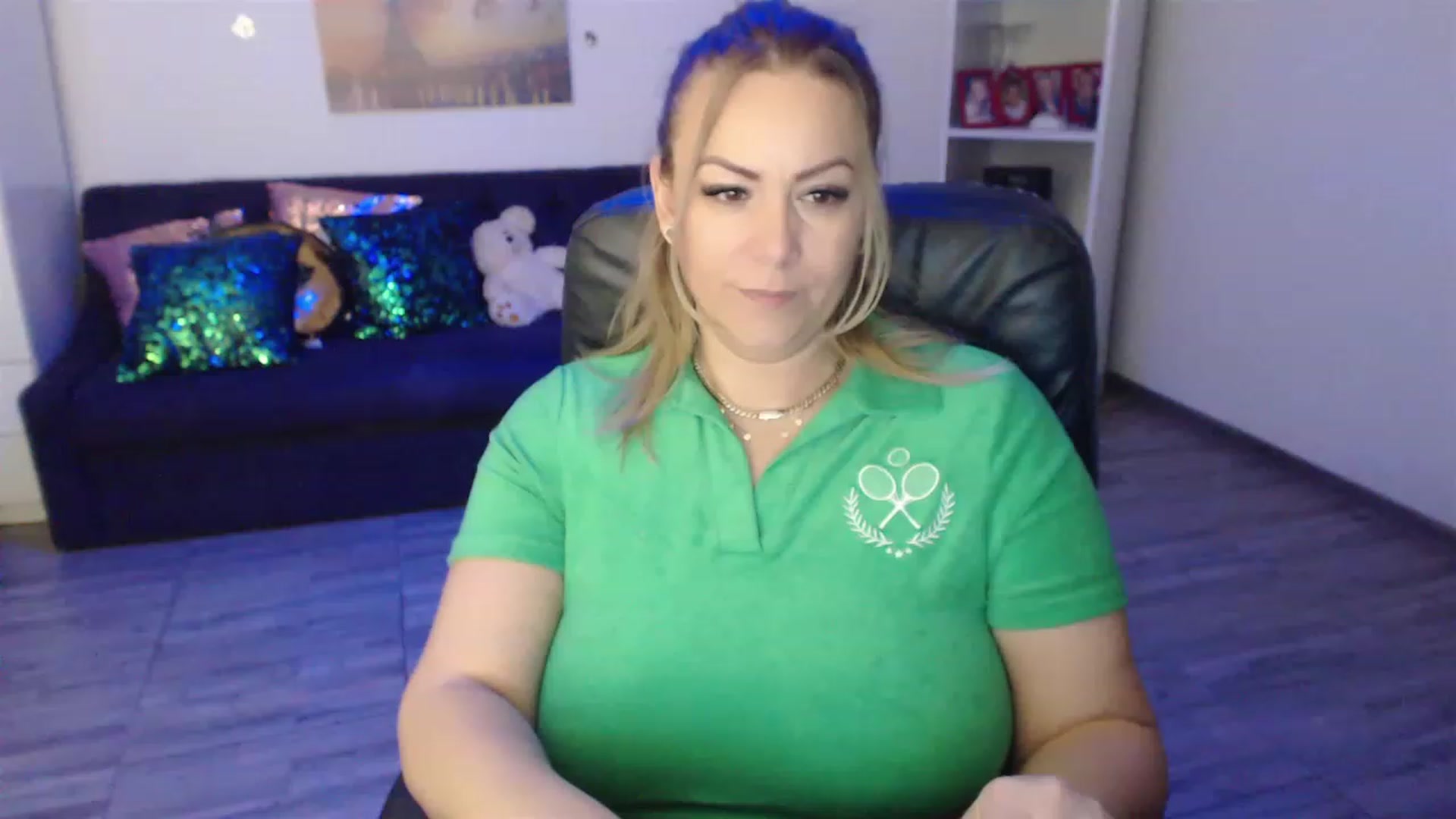 Gallery image thumbnail from A_baby_Boo's myfreecams stream on, 02/13/2023, 20:12 image 17 of 20