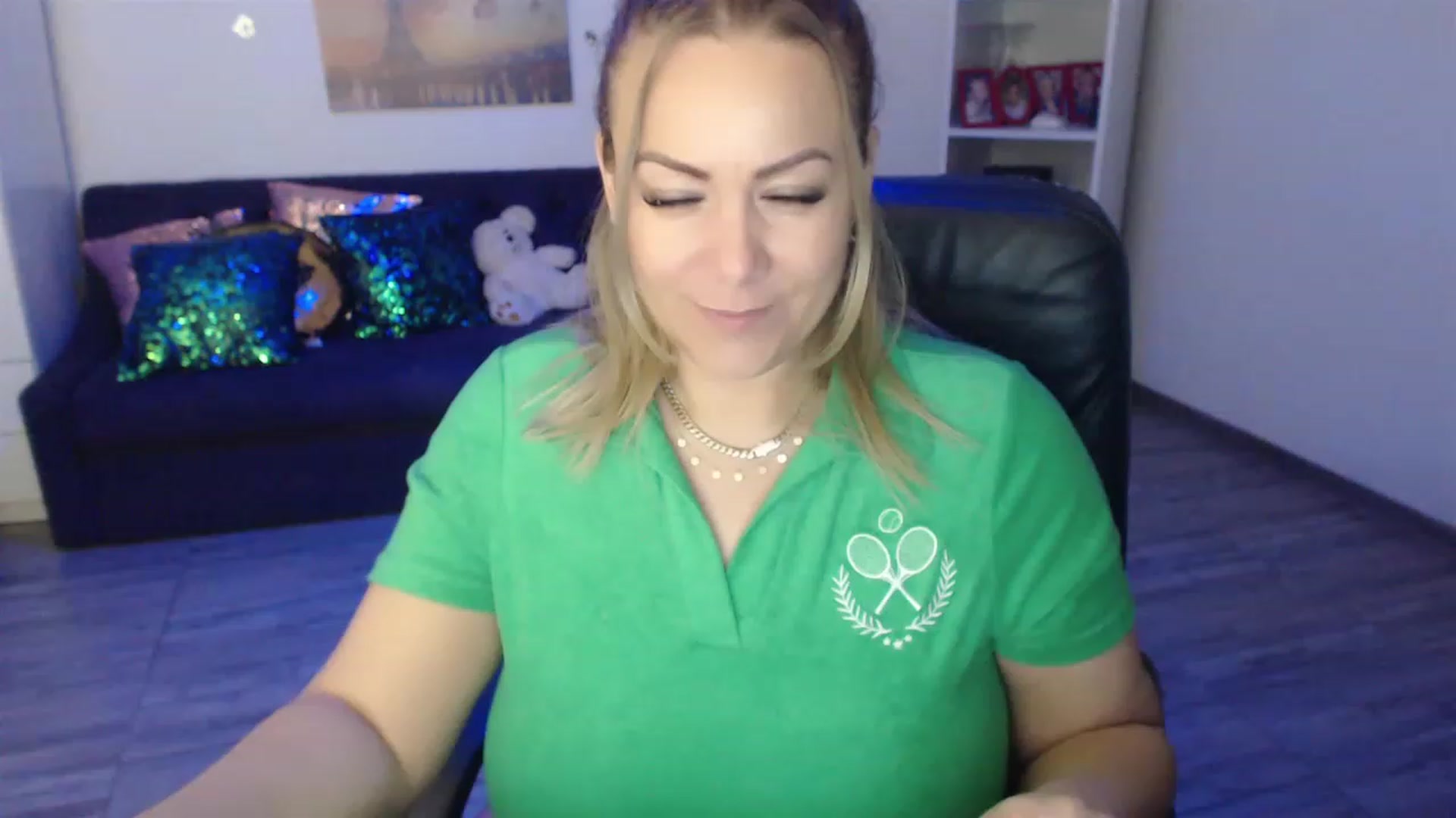 Gallery image thumbnail from A_baby_Boo's myfreecams stream on, 02/13/2023, 20:12 image 7 of 20