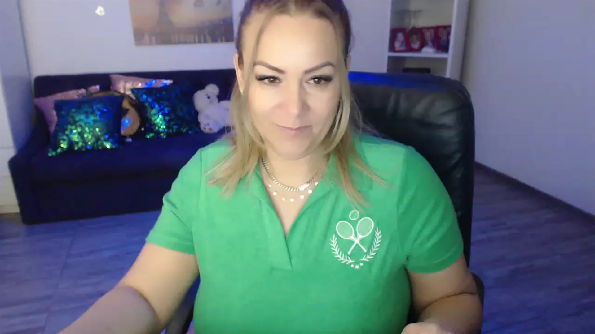 Gallery image thumbnail from A_baby_Boo's myfreecams stream on, 02/13/2023, 20:12 image 4 of 20