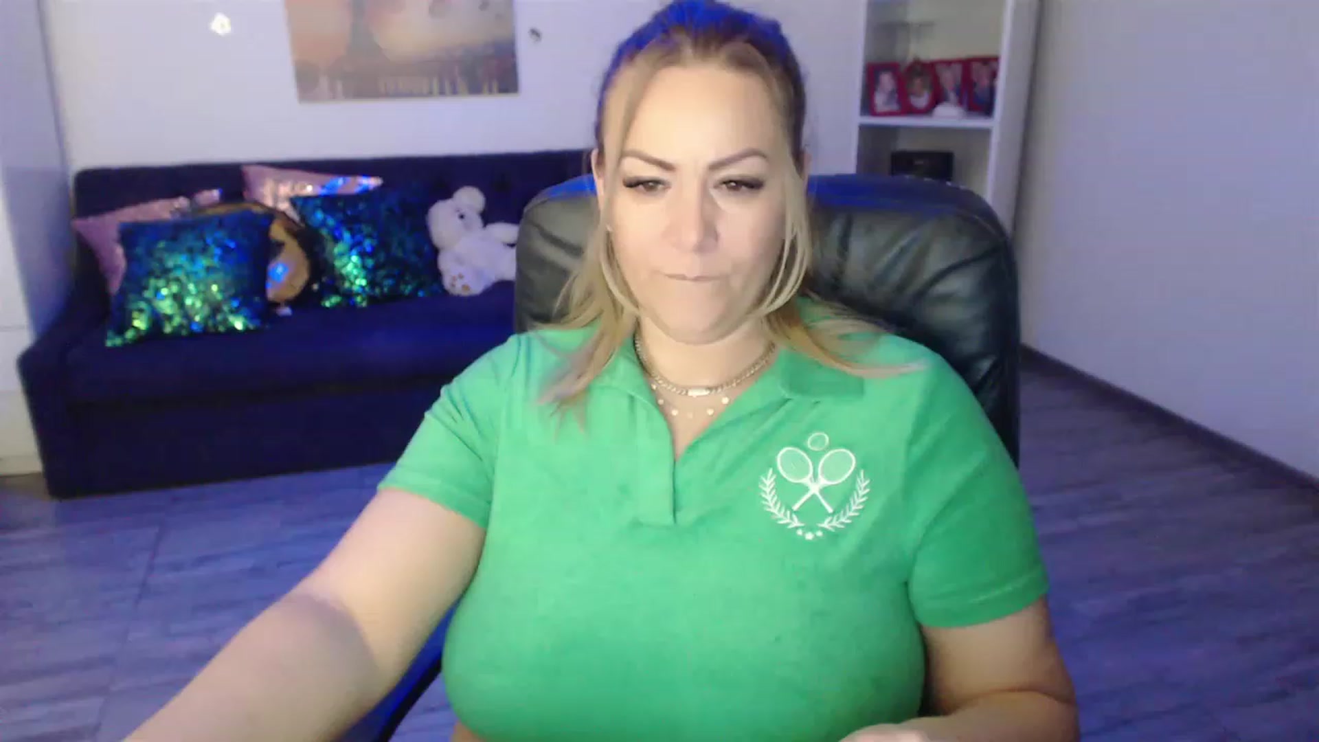 Gallery image thumbnail from A_baby_Boo's myfreecams stream on, 02/13/2023, 20:12 image 18 of 20