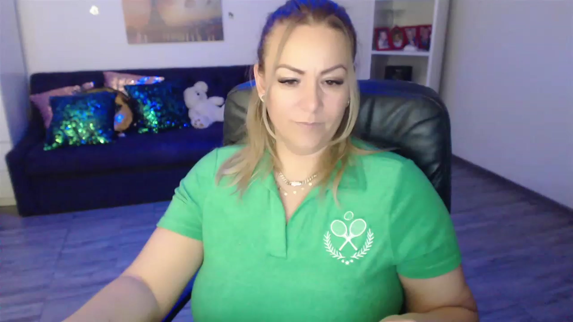 Gallery image thumbnail from A_baby_Boo's myfreecams stream on, 02/13/2023, 20:54 image 17 of 20