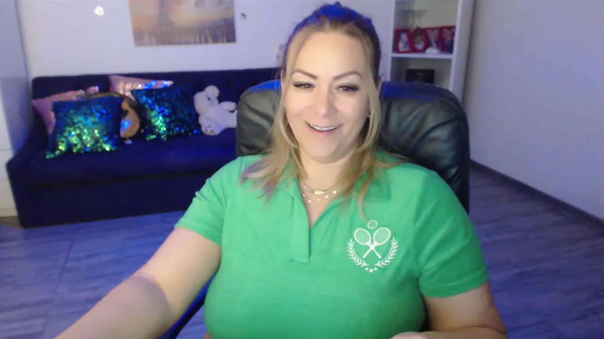 Gallery image thumbnail from A_baby_Boo's myfreecams stream on, 02/13/2023, 20:54 image 9 of 20
