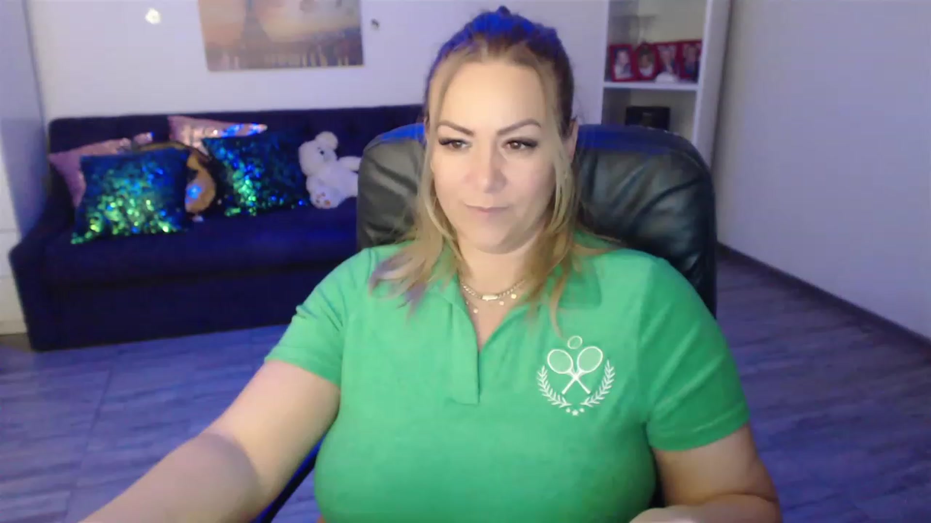 Gallery image thumbnail from A_baby_Boo's myfreecams stream on, 02/13/2023, 20:54 image 13 of 20