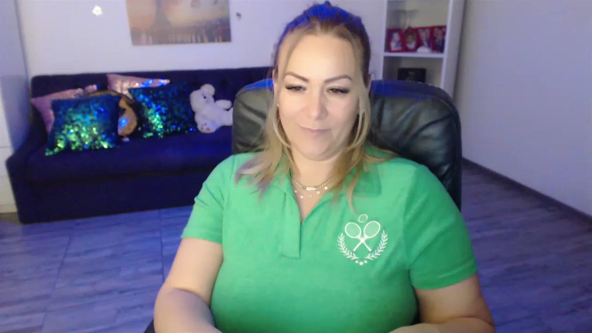 Gallery image thumbnail from A_baby_Boo's myfreecams stream on, 02/13/2023, 20:54 image 3 of 20