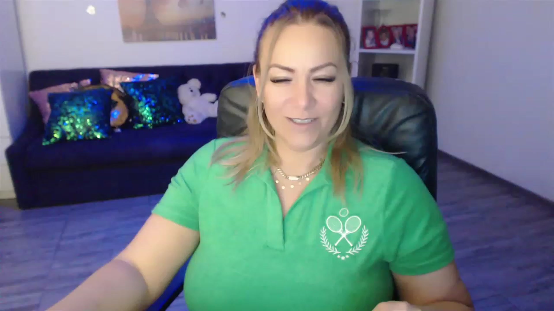Gallery image thumbnail from A_baby_Boo's myfreecams stream on, 02/13/2023, 20:54 image 19 of 20