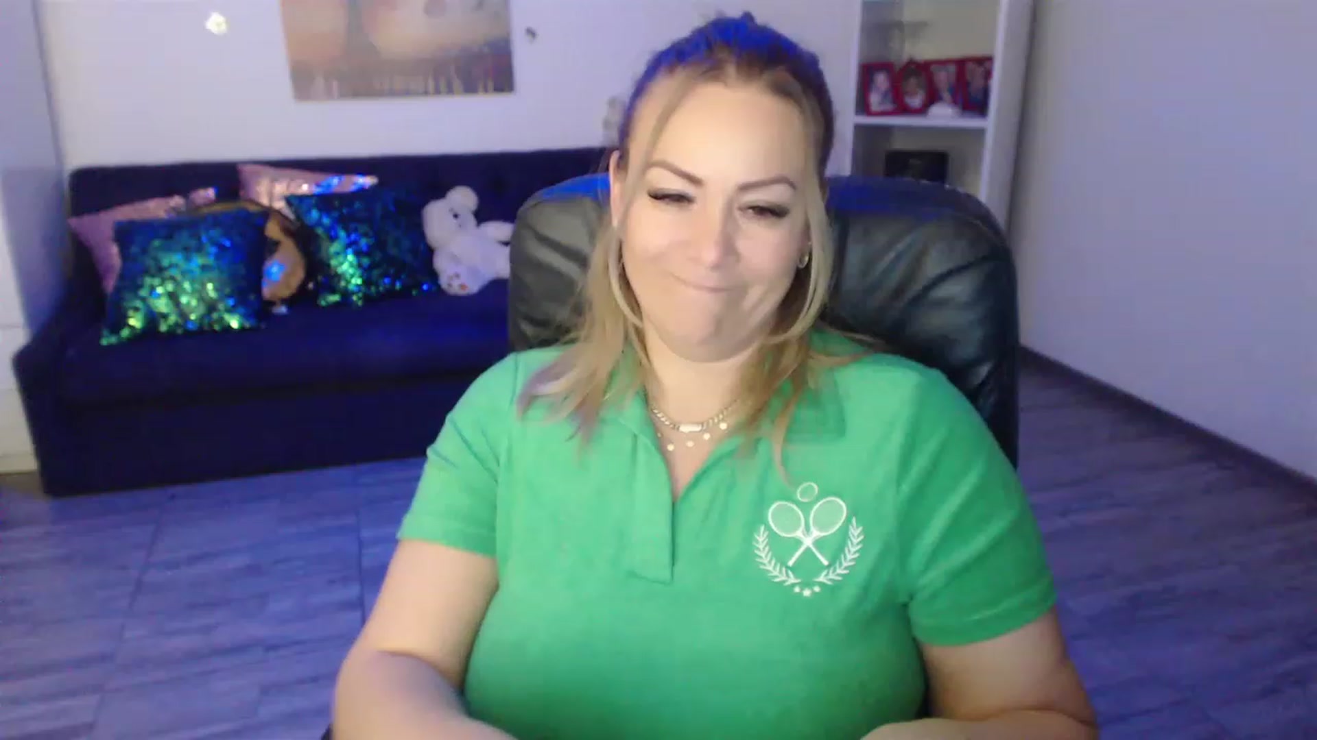 Gallery image thumbnail from A_baby_Boo's myfreecams stream on, 02/13/2023, 20:54 image 11 of 20
