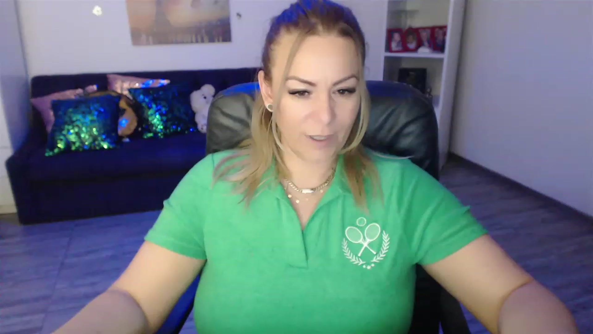 Gallery image thumbnail from A_baby_Boo's myfreecams stream on, 02/13/2023, 20:54 image 20 of 20