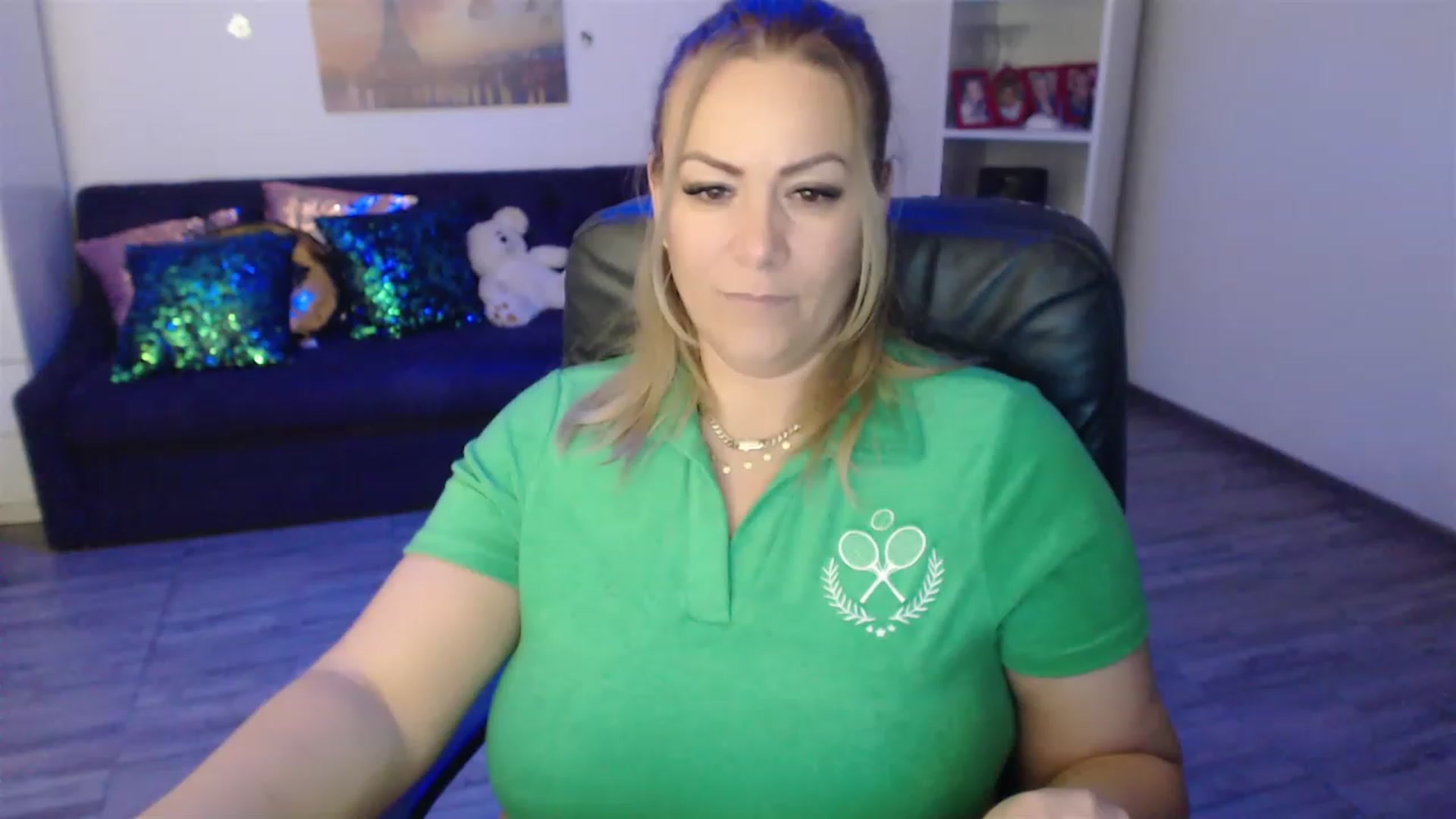Gallery image thumbnail from A_baby_Boo's myfreecams stream on, 02/13/2023, 20:54 image 15 of 20