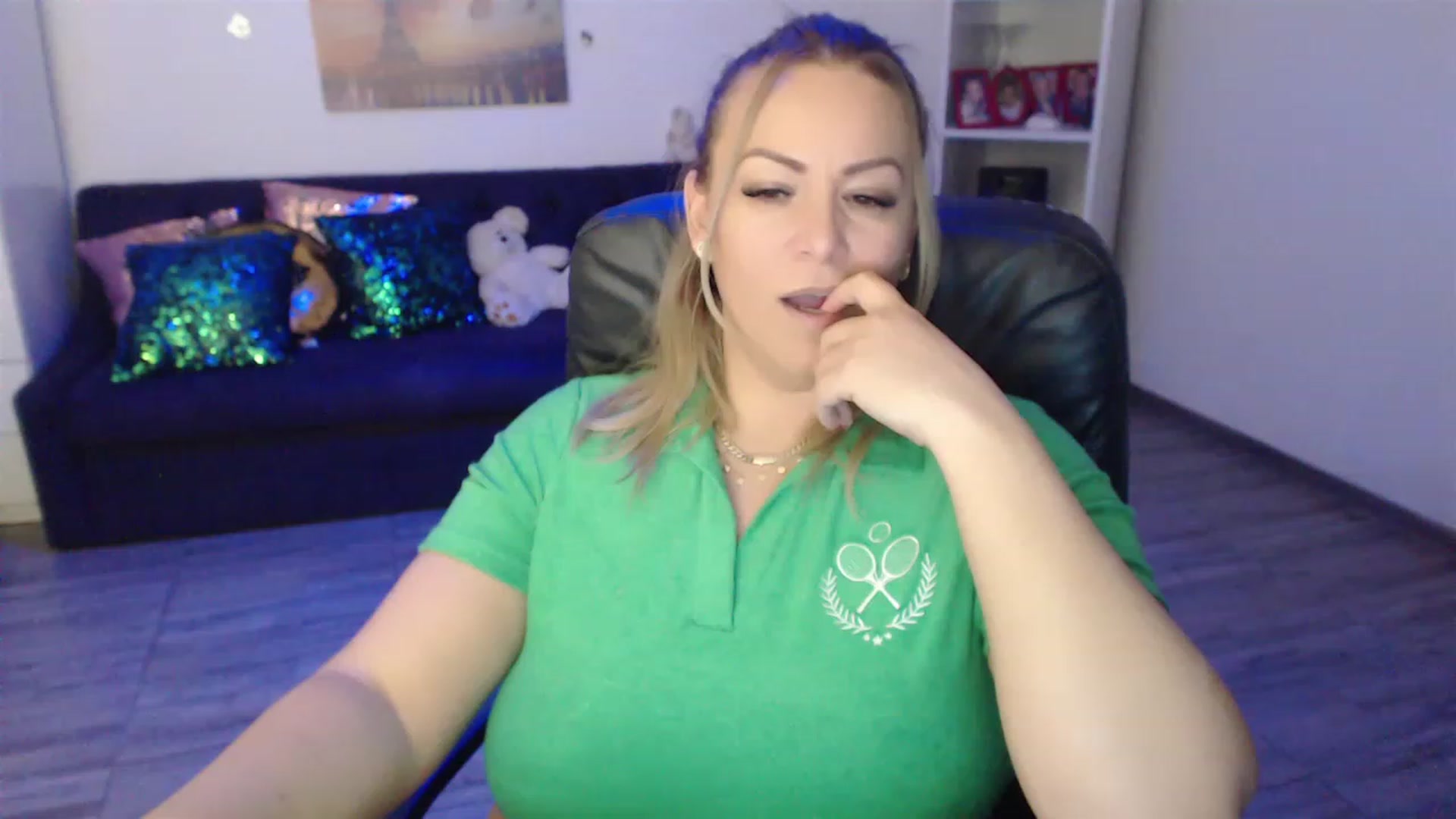 Gallery image thumbnail from A_baby_Boo's myfreecams stream on, 02/13/2023, 20:54 image 8 of 20