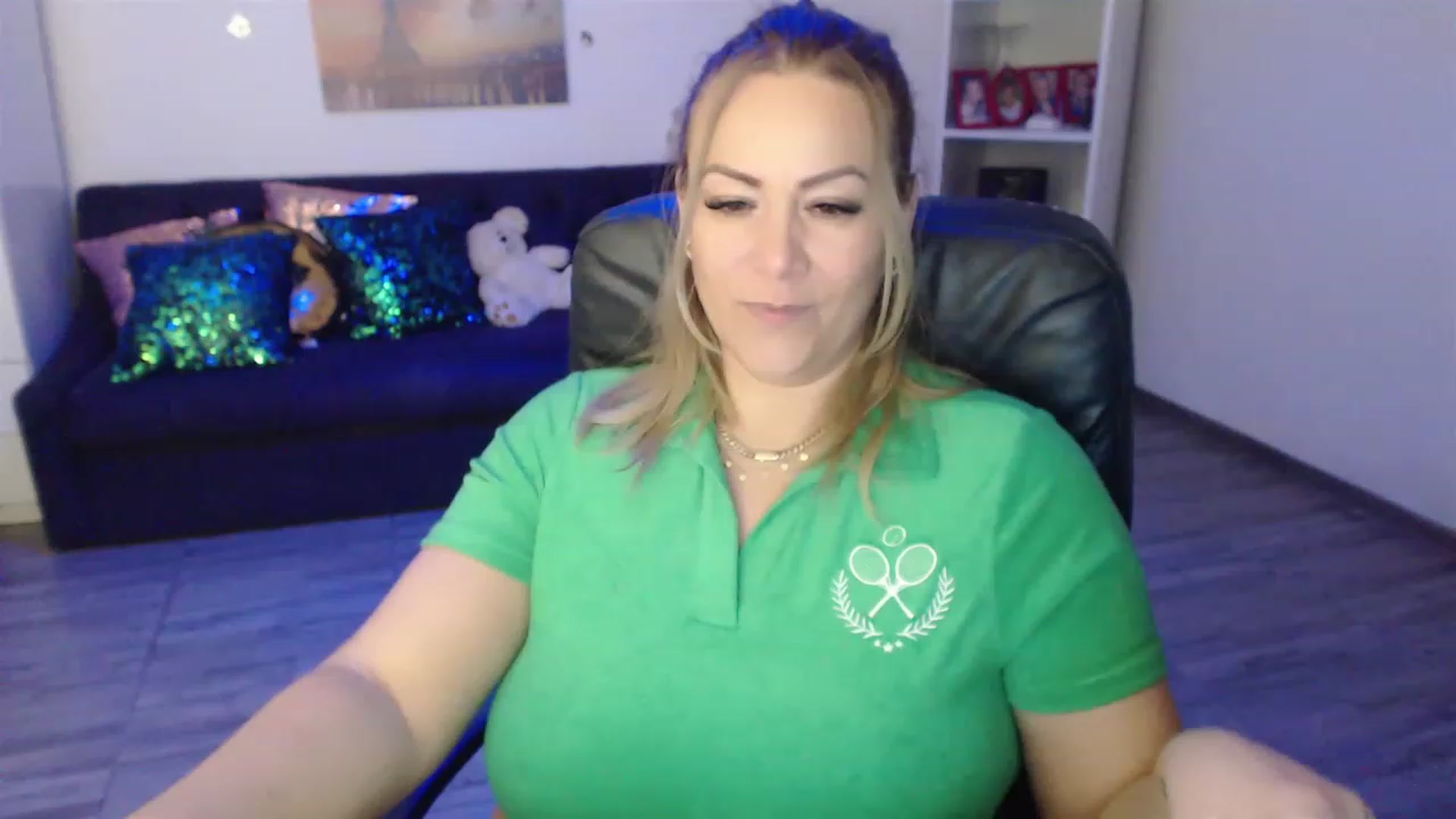 Gallery image thumbnail from A_baby_Boo's myfreecams stream on, 02/13/2023, 20:54 image 4 of 20
