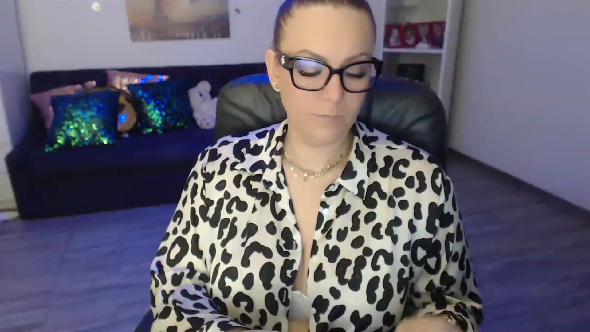 Gallery image thumbnail from A_baby_Boo's myfreecams stream on, 02/17/2023, 20:08 image 9 of 20