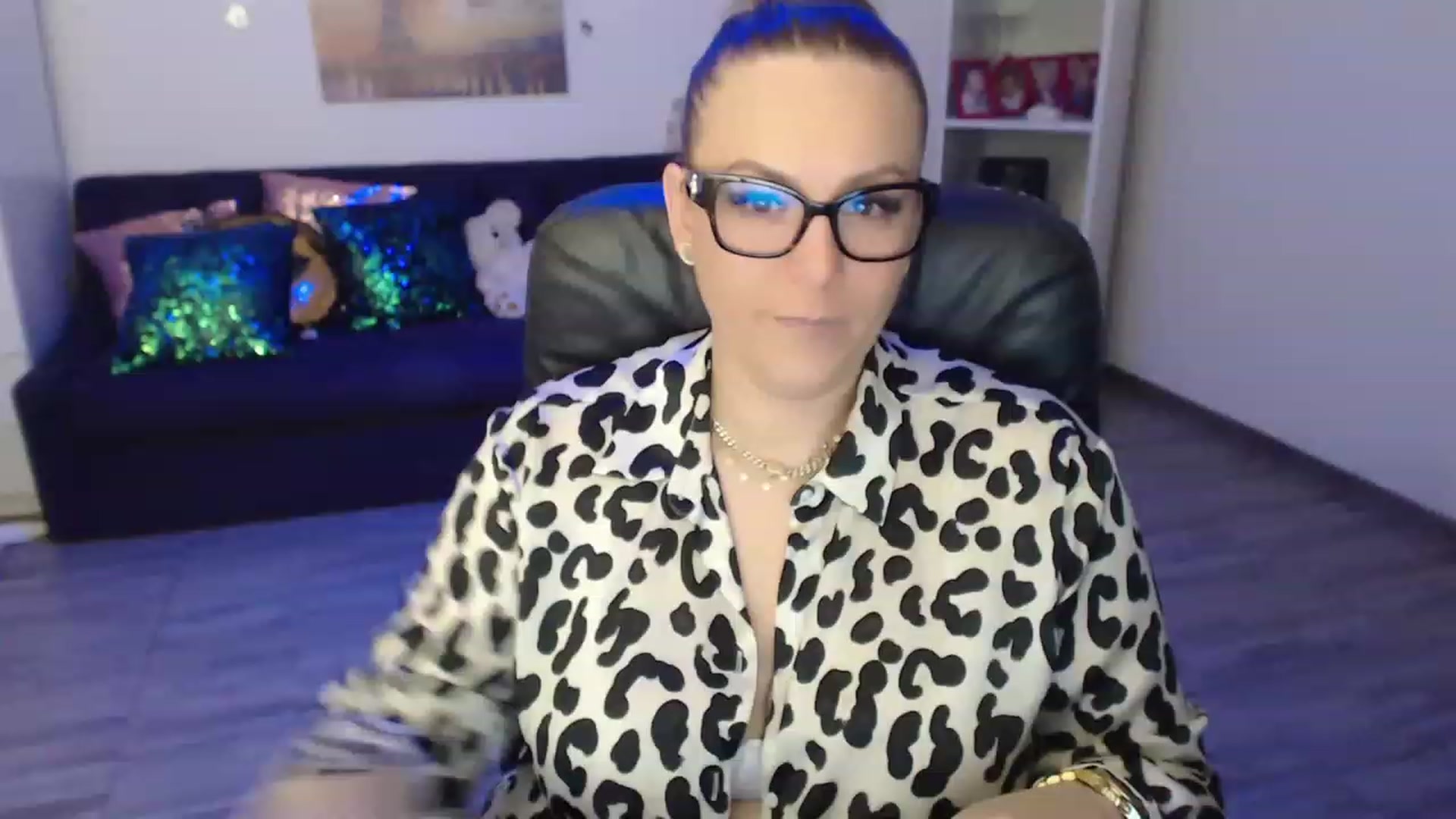 Gallery image thumbnail from A_baby_Boo's myfreecams stream on, 02/17/2023, 20:08 image 1 of 20