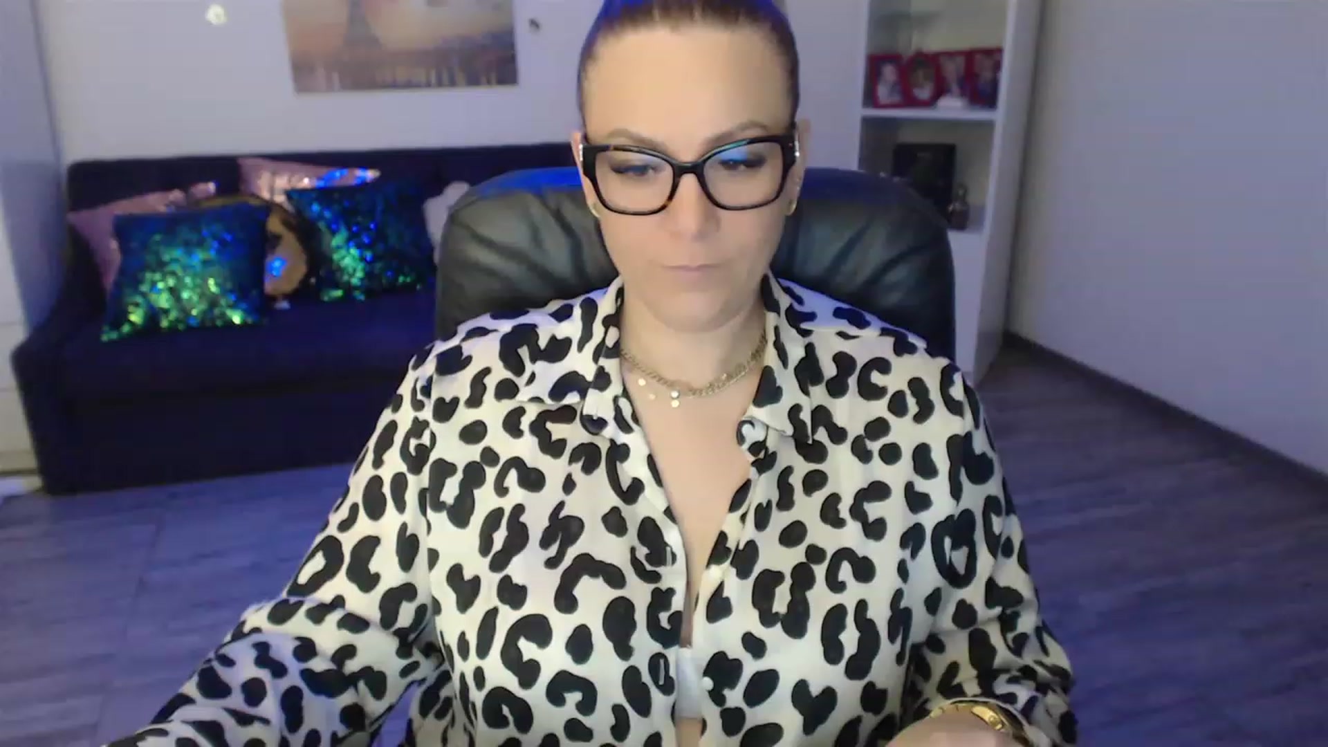 Gallery image thumbnail from A_baby_Boo's myfreecams stream on, 02/17/2023, 20:08 image 14 of 20