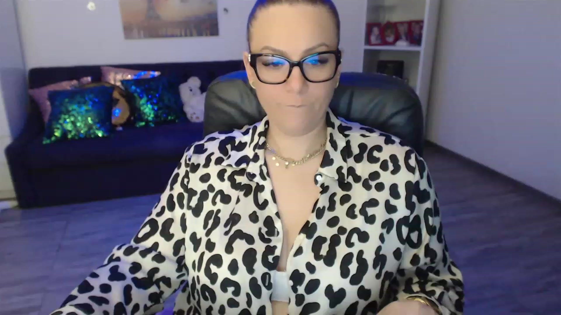 Gallery image thumbnail from A_baby_Boo's myfreecams stream on, 02/17/2023, 20:08 image 12 of 20