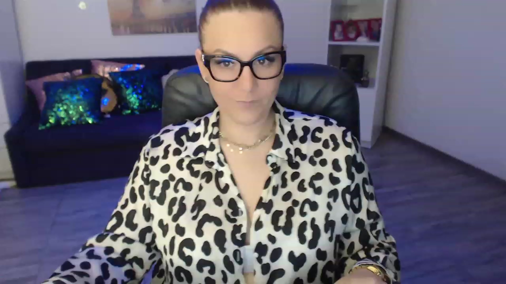 Gallery image thumbnail from A_baby_Boo's myfreecams stream on, 02/17/2023, 20:08 image 13 of 20