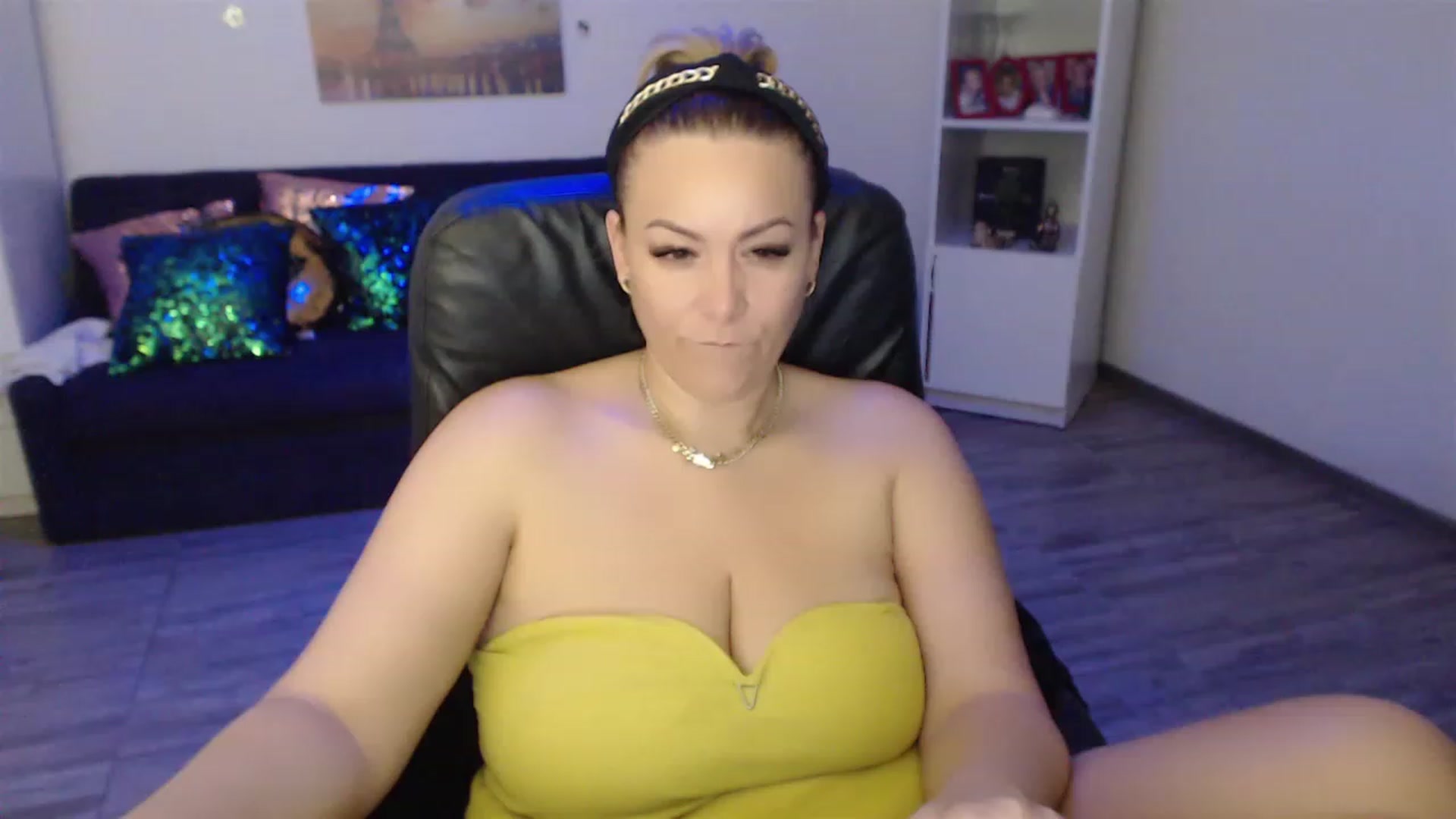 Gallery image thumbnail from A_baby_Boo's myfreecams stream on, 02/19/2023, 14:27 image 18 of 20
