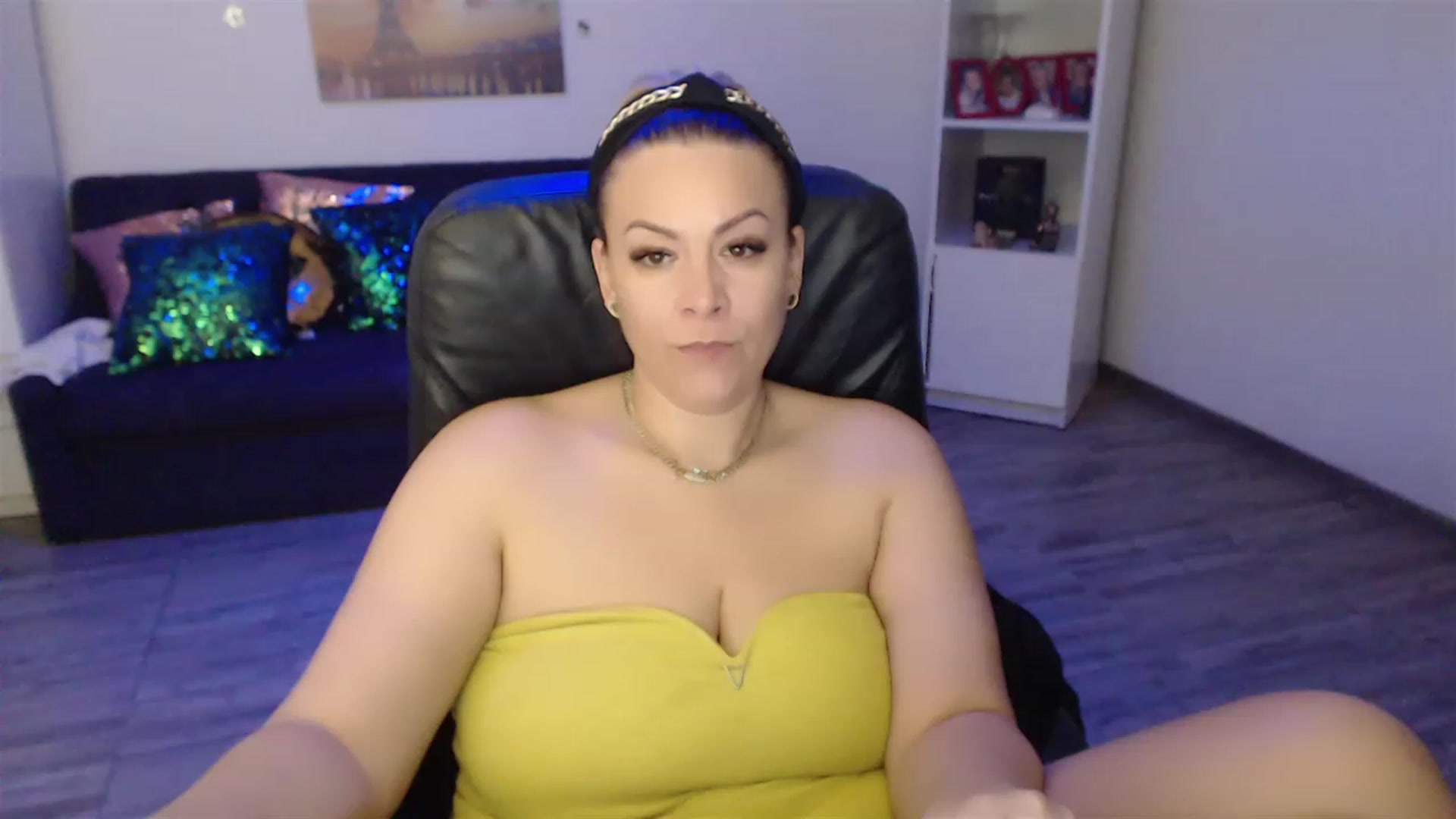 Gallery image thumbnail from A_baby_Boo's myfreecams stream on, 02/19/2023, 14:27 image 16 of 20