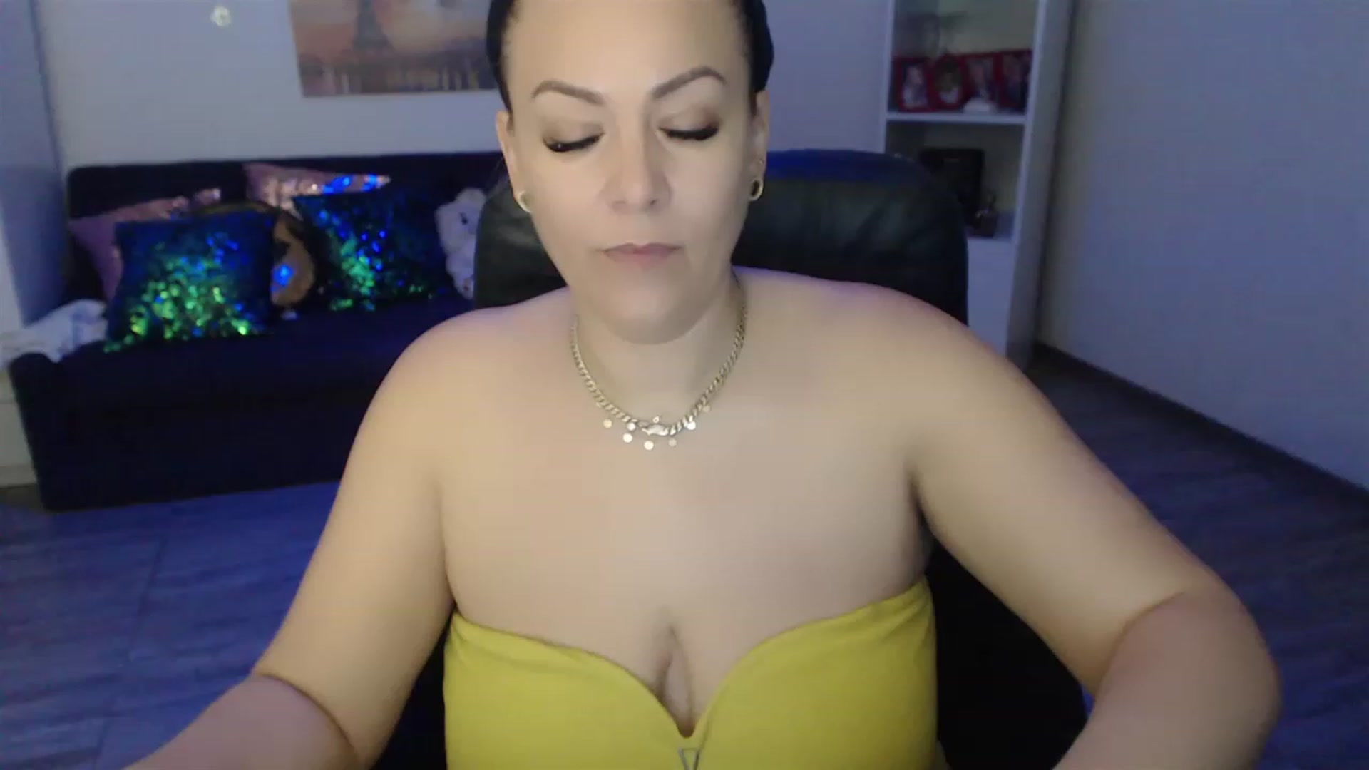 Gallery image thumbnail from A_baby_Boo's myfreecams stream on, 02/19/2023, 14:27 image 4 of 20