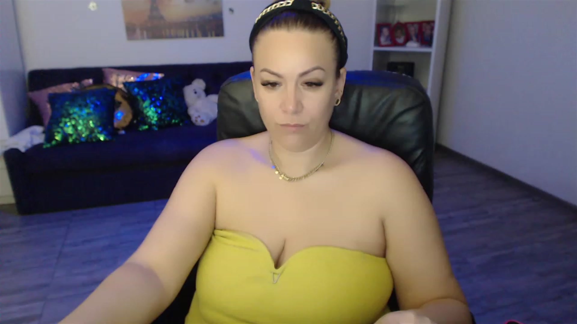 Gallery image thumbnail from A_baby_Boo's myfreecams stream on, 02/19/2023, 14:50 image 17 of 20