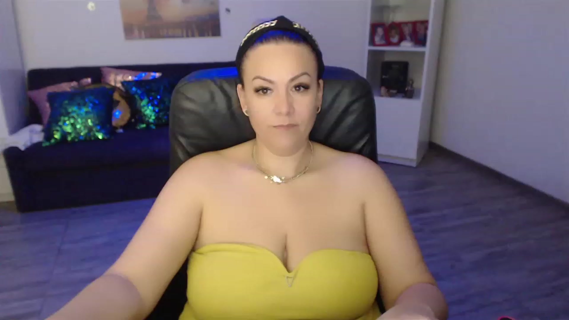 Gallery image thumbnail from A_baby_Boo's myfreecams stream on, 02/19/2023, 14:50 image 4 of 20
