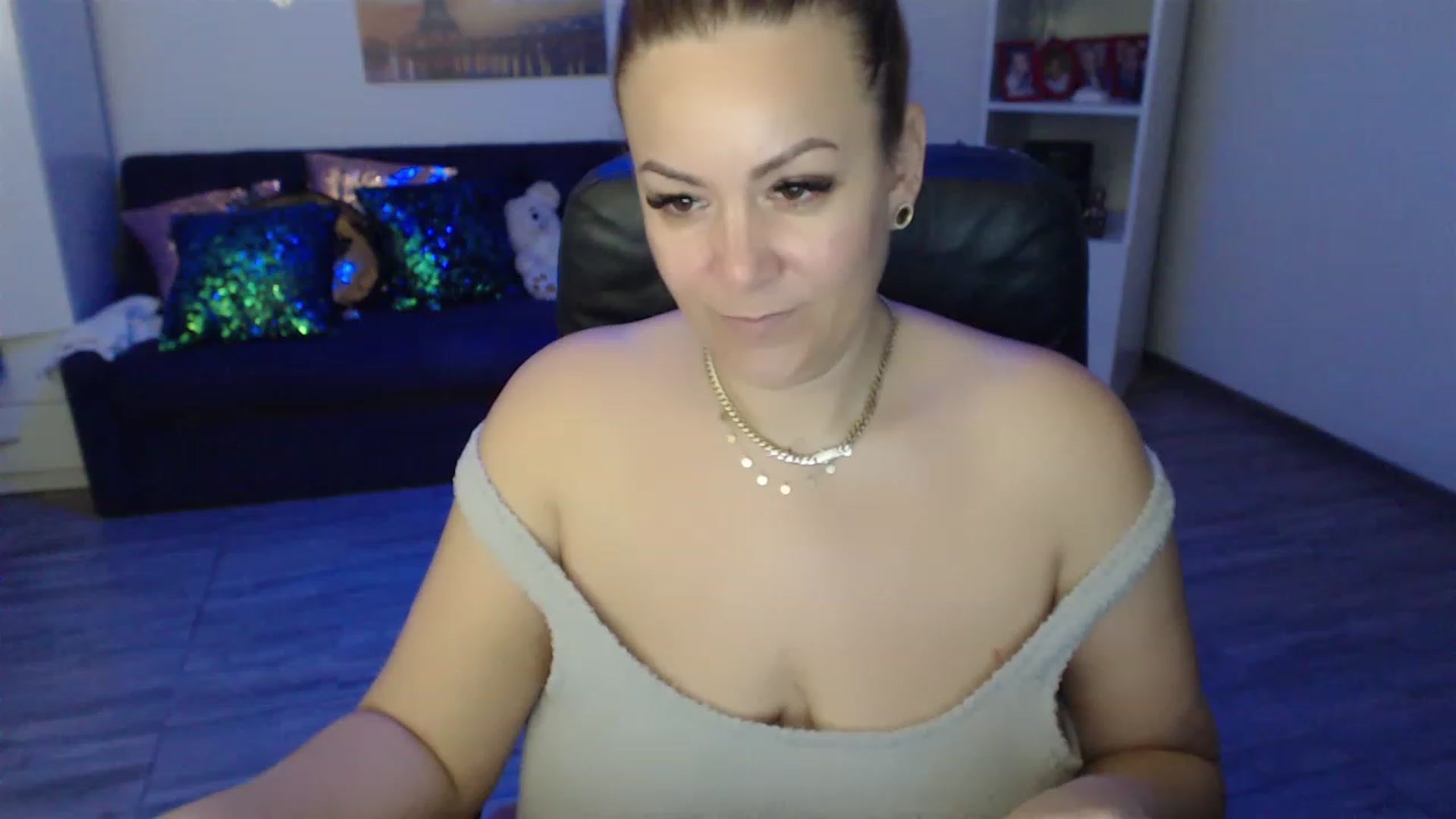 Gallery image thumbnail from A_baby_Boo's myfreecams stream on, 02/20/2023, 15:49 image 15 of 20
