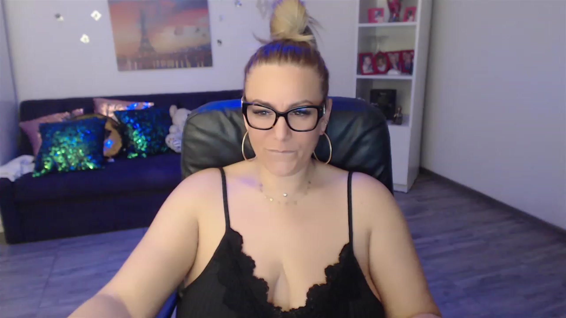 Gallery image thumbnail from A_baby_Boo's myfreecams stream on, 02/28/2023, 19:45 image 7 of 20