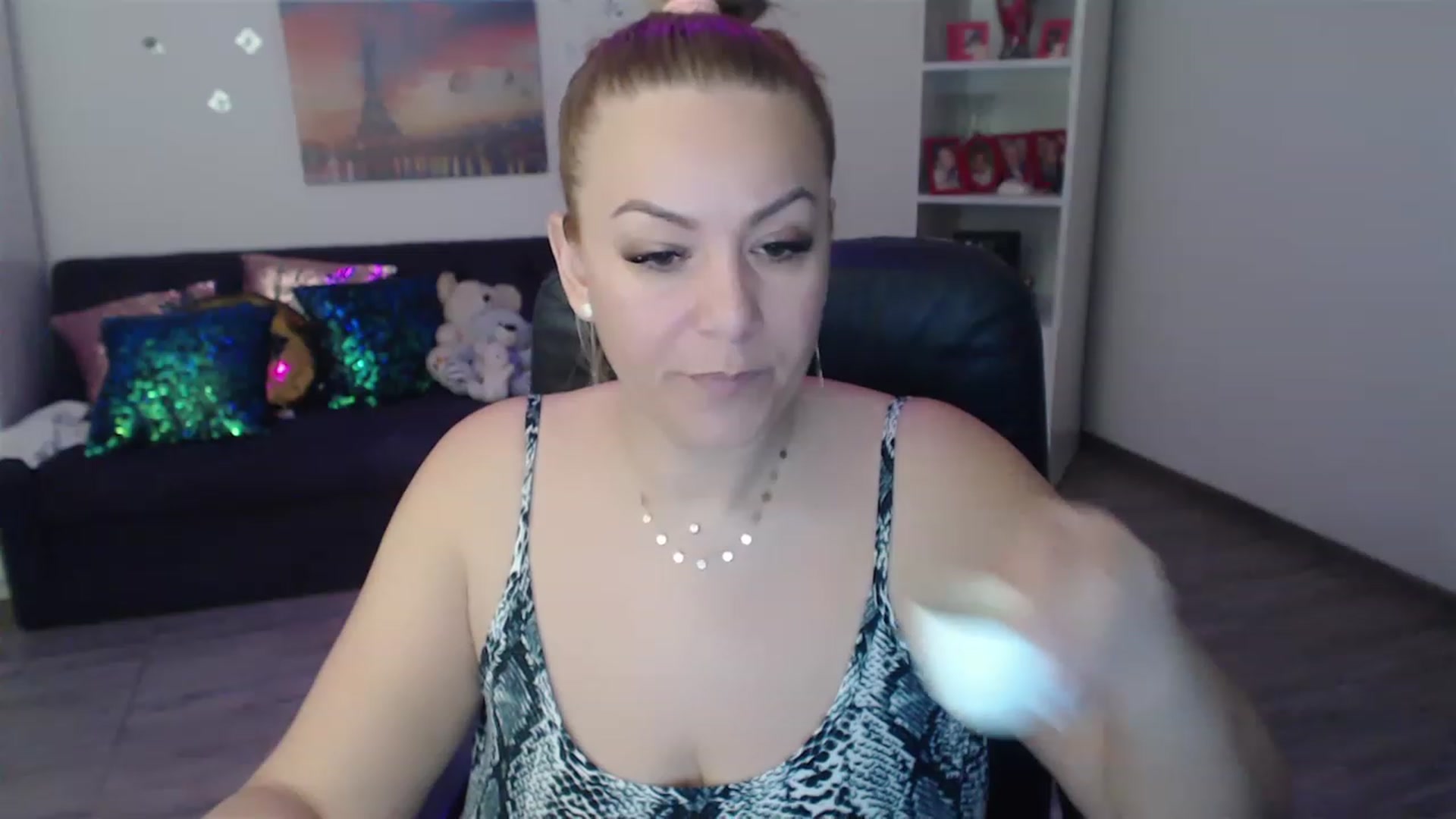 Gallery image thumbnail from A_baby_Boo's myfreecams stream on, 03/01/2023, 08:59 image 6 of 20