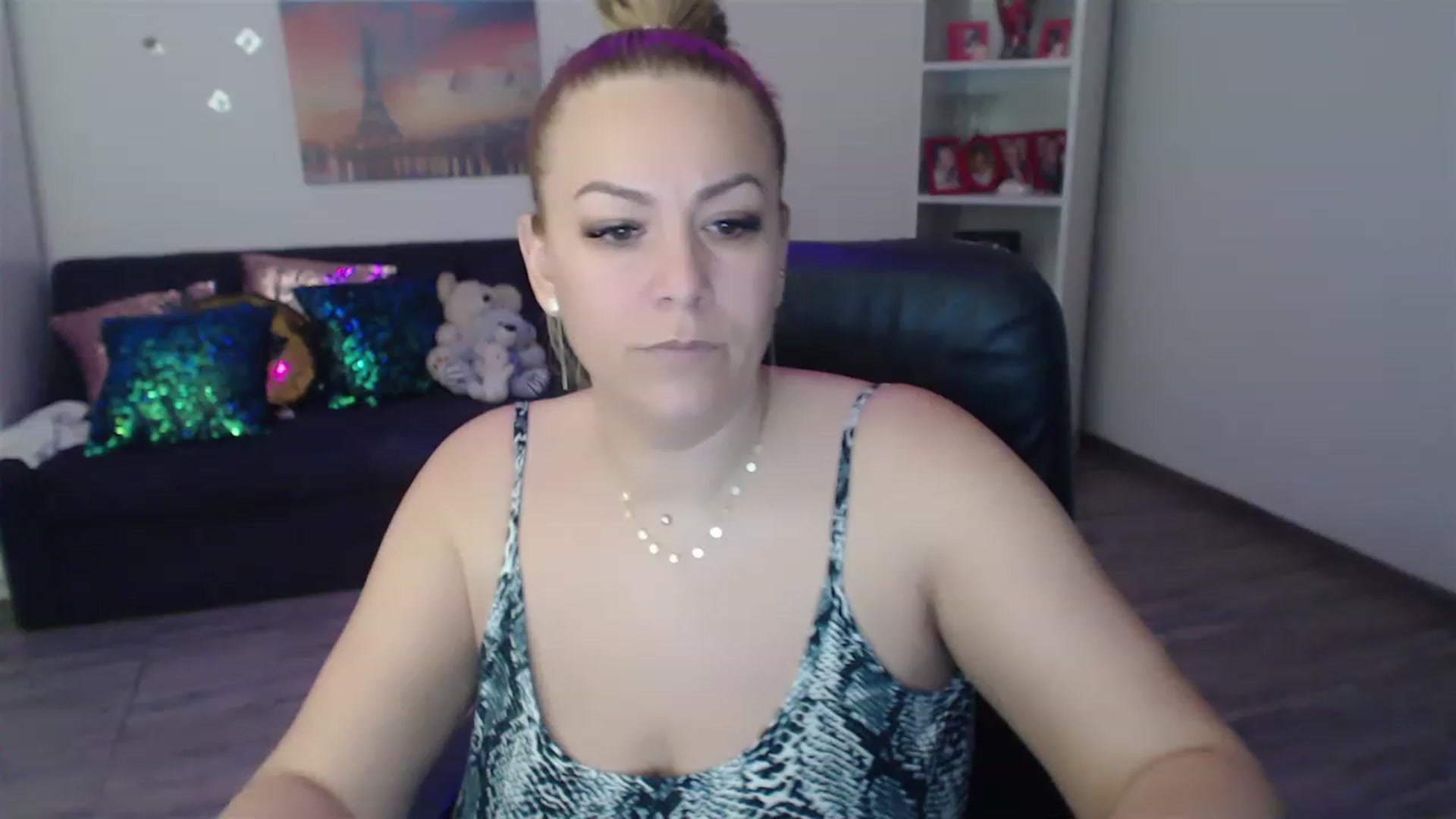 Gallery image thumbnail from A_baby_Boo's myfreecams stream on, 03/01/2023, 08:59 image 9 of 20