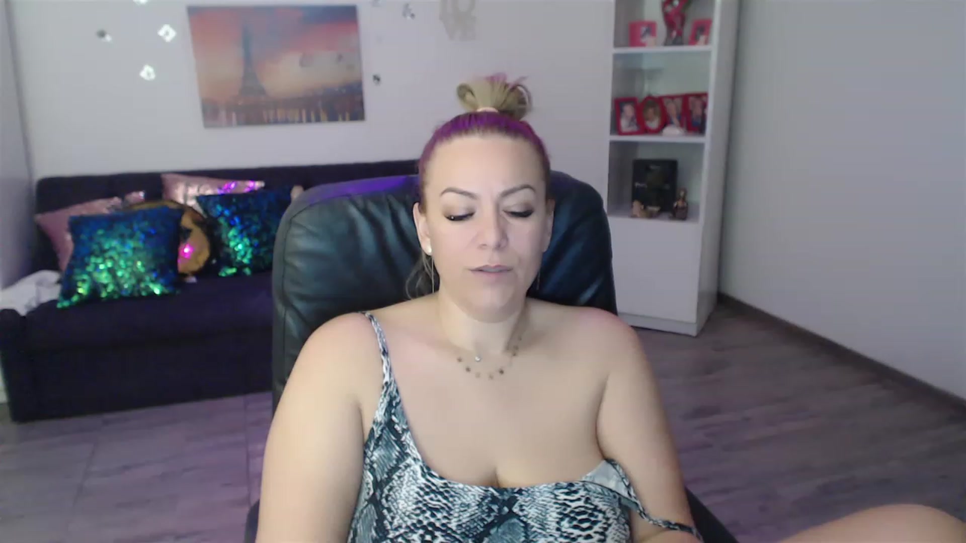 Gallery image thumbnail from A_baby_Boo's myfreecams stream on, 03/01/2023, 09:52 image 5 of 20
