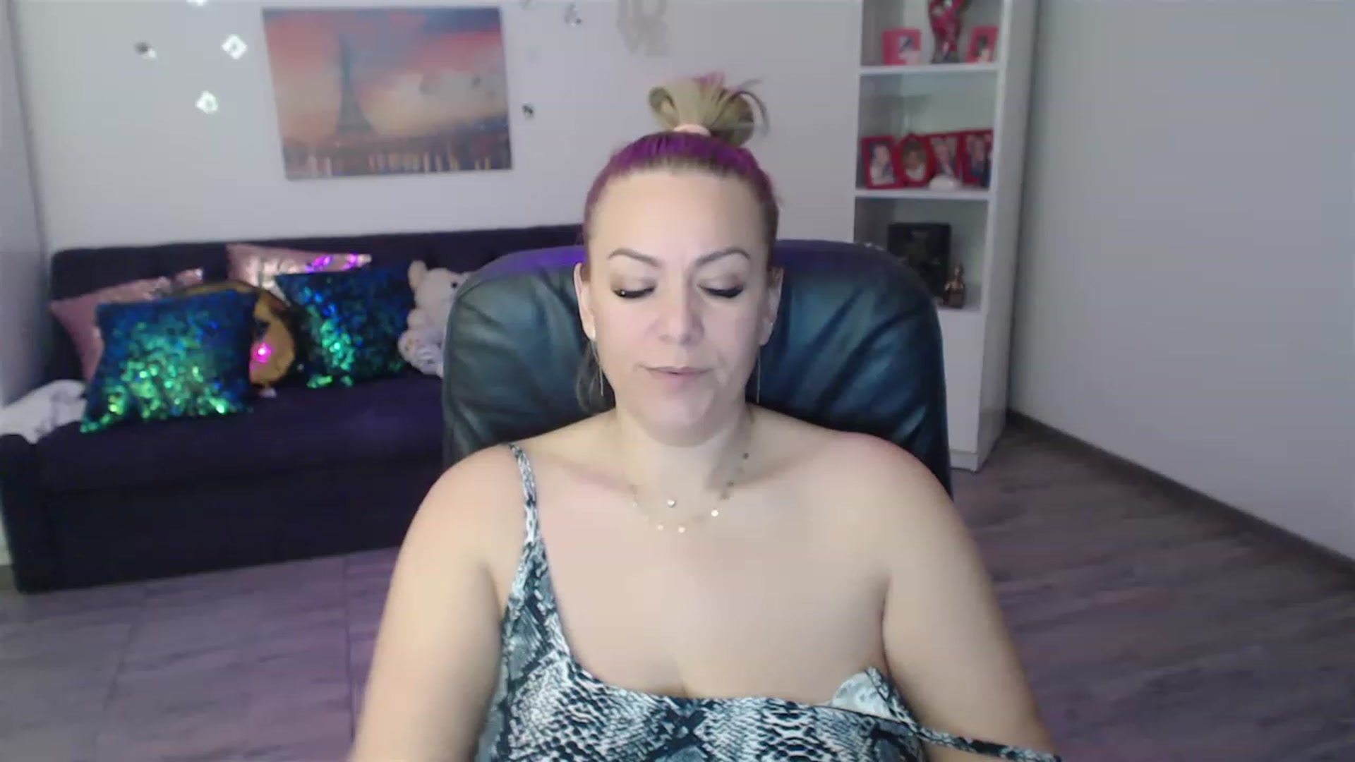 Gallery image thumbnail from A_baby_Boo's myfreecams stream on, 03/01/2023, 09:52 image 3 of 20