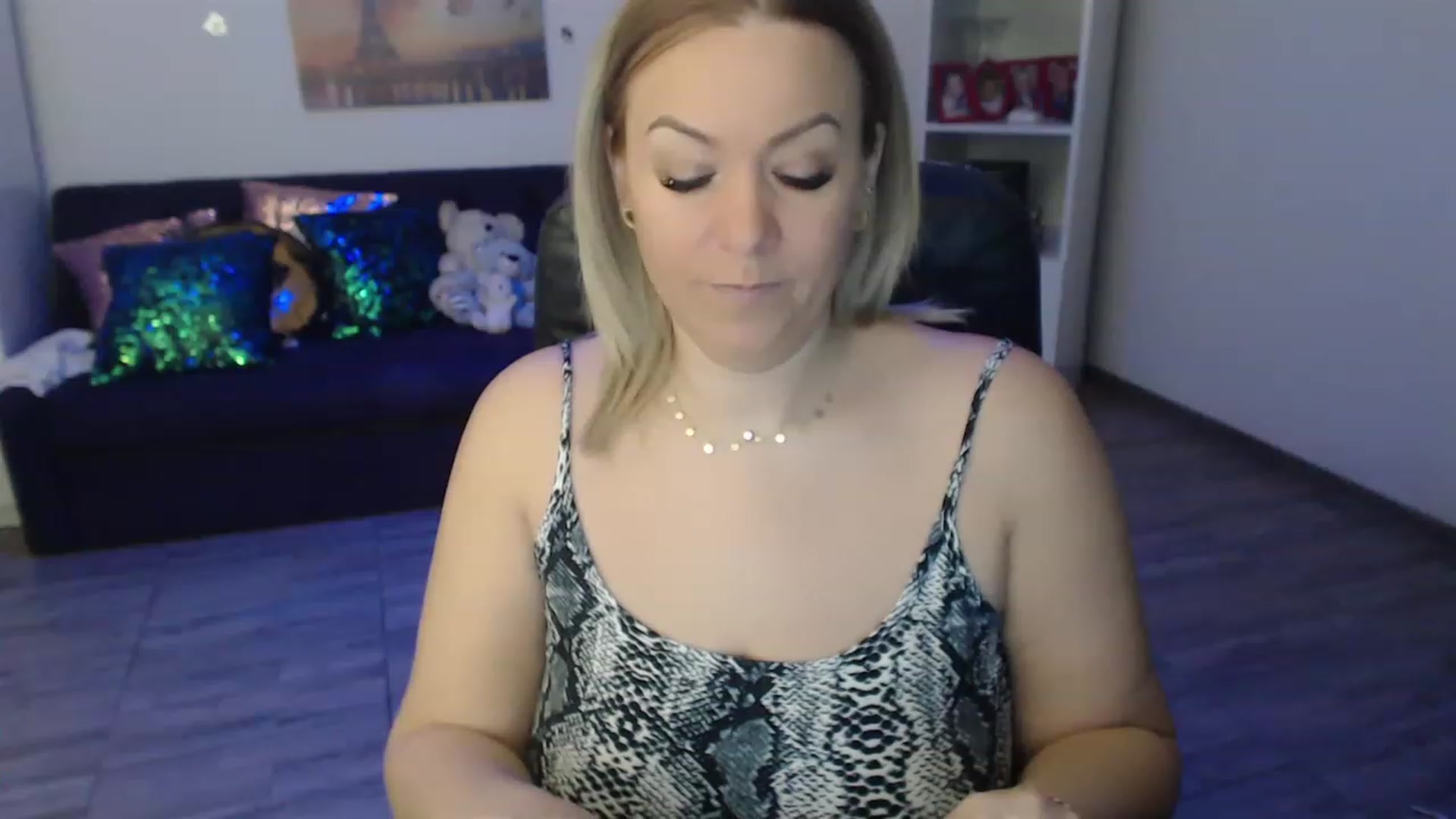 Gallery image thumbnail from A_baby_Boo's myfreecams stream on, 03/04/2023, 07:58 image 11 of 20