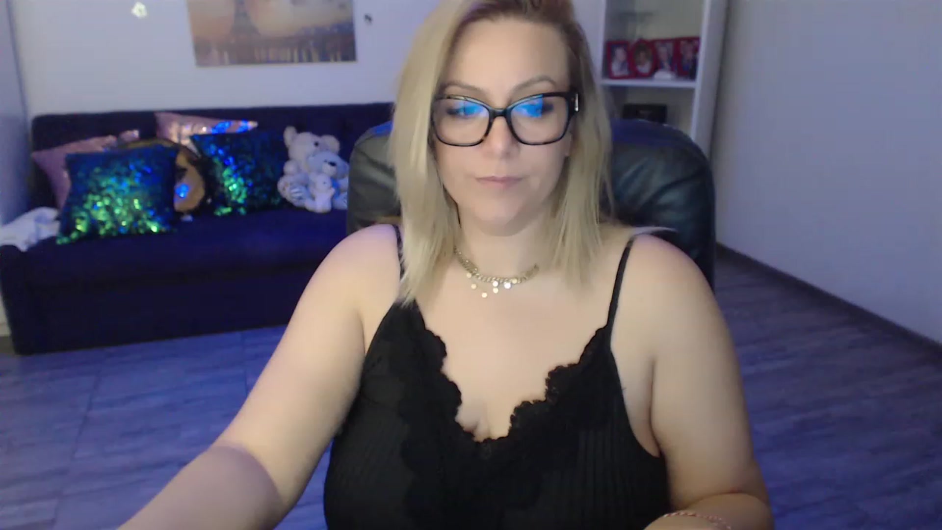 Gallery image thumbnail from A_baby_Boo's myfreecams stream on, 03/04/2023, 21:49 image 2 of 20