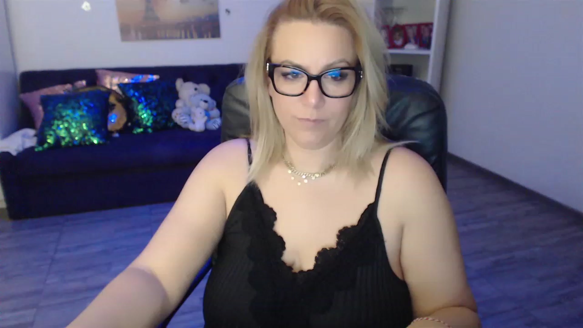 Gallery image thumbnail from A_baby_Boo's myfreecams stream on, 03/04/2023, 21:49 image 4 of 20