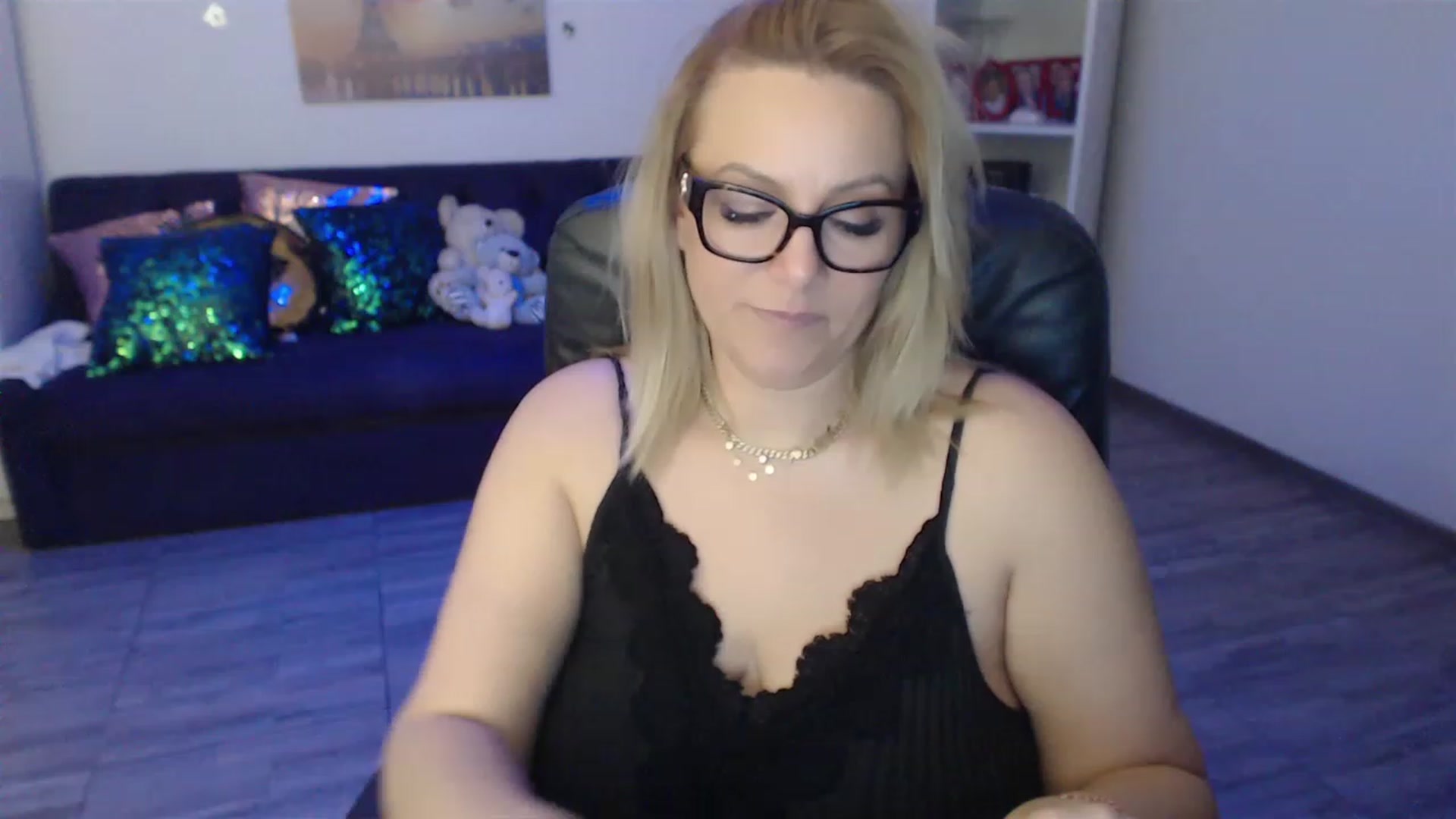 Gallery image thumbnail from A_baby_Boo's myfreecams stream on, 03/04/2023, 21:49 image 8 of 20