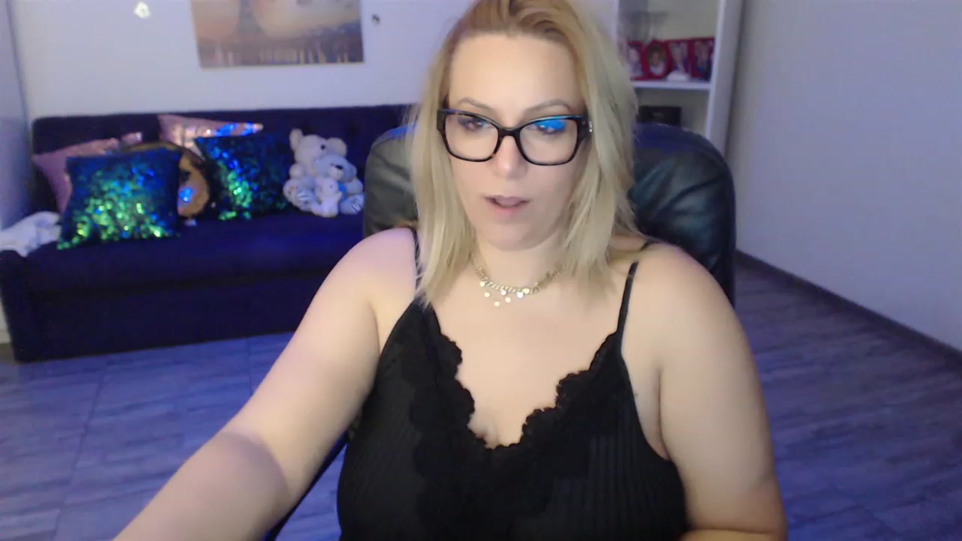 Gallery image thumbnail from A_baby_Boo's myfreecams stream on, 03/04/2023, 21:49 image 7 of 20