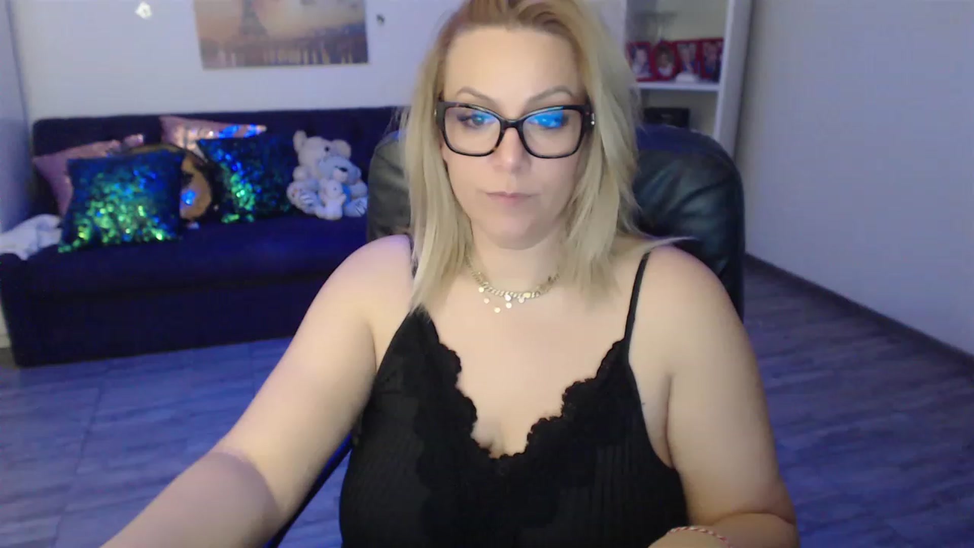 Gallery image thumbnail from A_baby_Boo's myfreecams stream on, 03/04/2023, 21:49 image 5 of 20