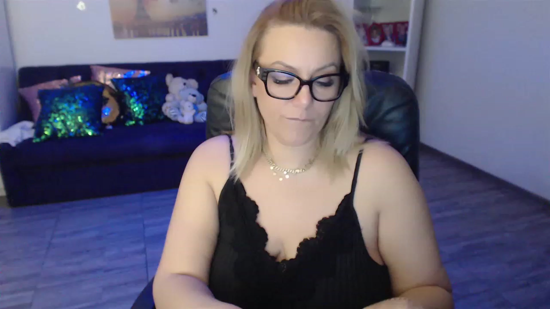 Gallery image thumbnail from A_baby_Boo's myfreecams stream on, 03/04/2023, 21:49 image 6 of 20