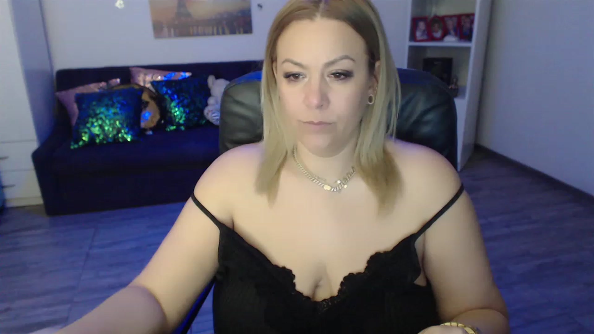 Gallery image thumbnail from A_baby_Boo's myfreecams stream on, 03/05/2023, 17:45 image 3 of 20