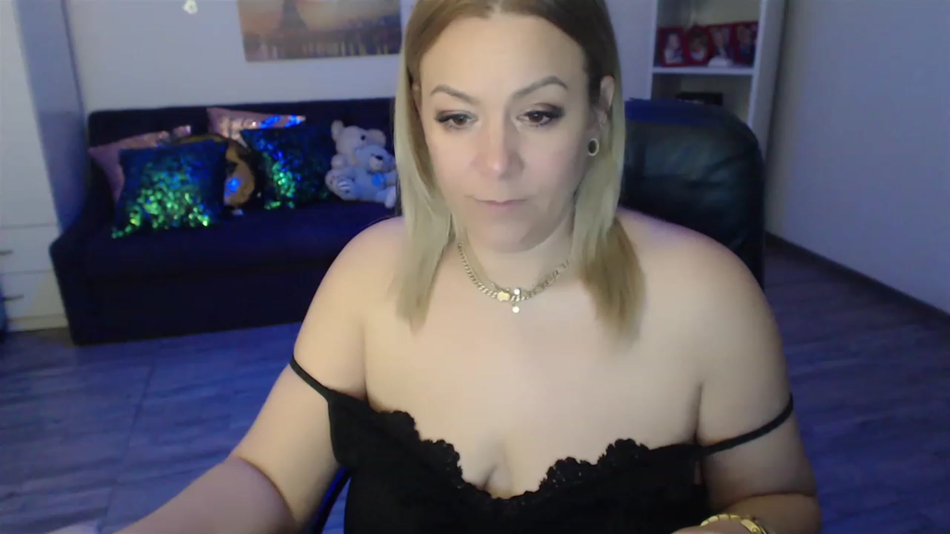 Gallery image thumbnail from A_baby_Boo's myfreecams stream on, 03/05/2023, 17:45 image 13 of 20