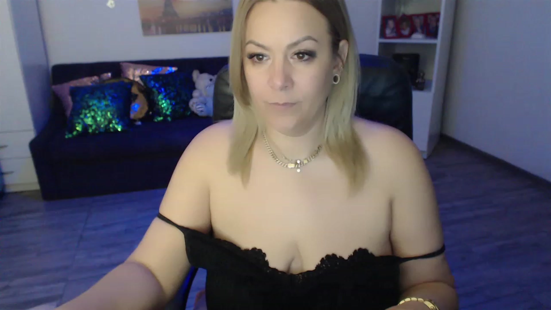 Gallery image thumbnail from A_baby_Boo's myfreecams stream on, 03/05/2023, 17:45 image 4 of 20