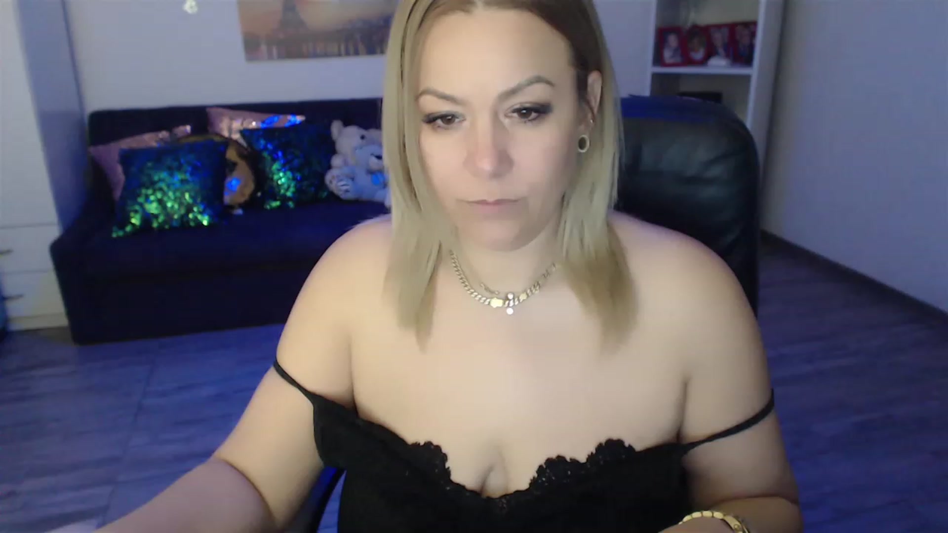 Gallery image thumbnail from A_baby_Boo's myfreecams stream on, 03/05/2023, 17:45 image 6 of 20