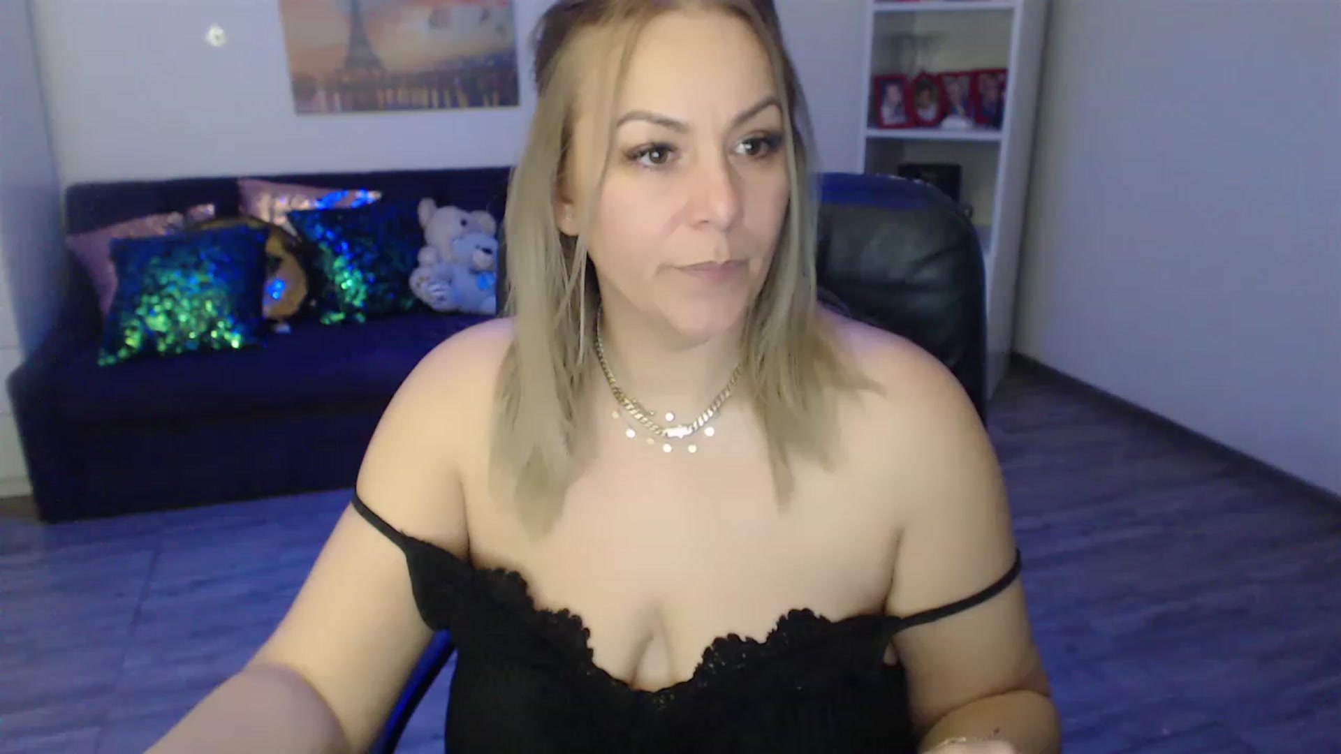 Gallery image thumbnail from A_baby_Boo's myfreecams stream on, 03/08/2023, 17:56 image 17 of 20