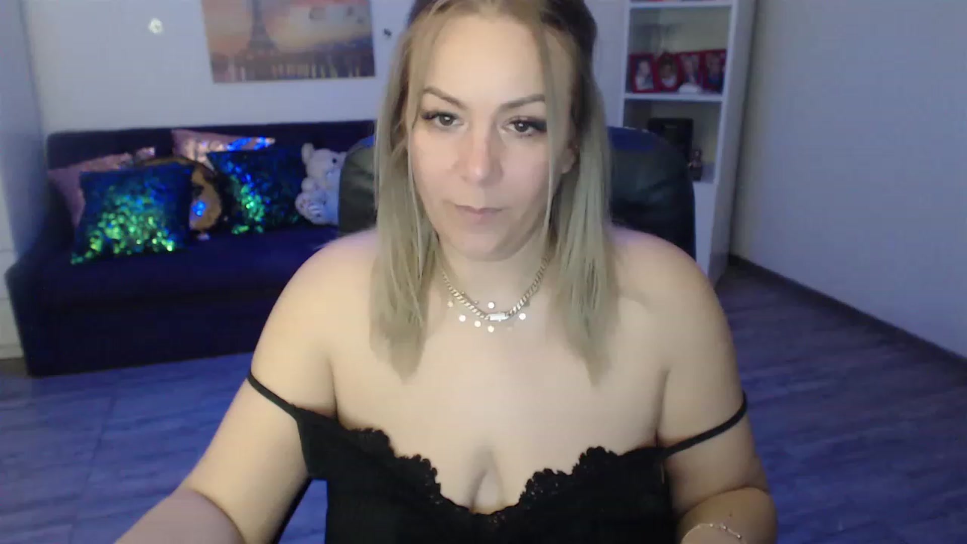 Gallery image thumbnail from A_baby_Boo's myfreecams stream on, 03/08/2023, 17:56 image 10 of 20